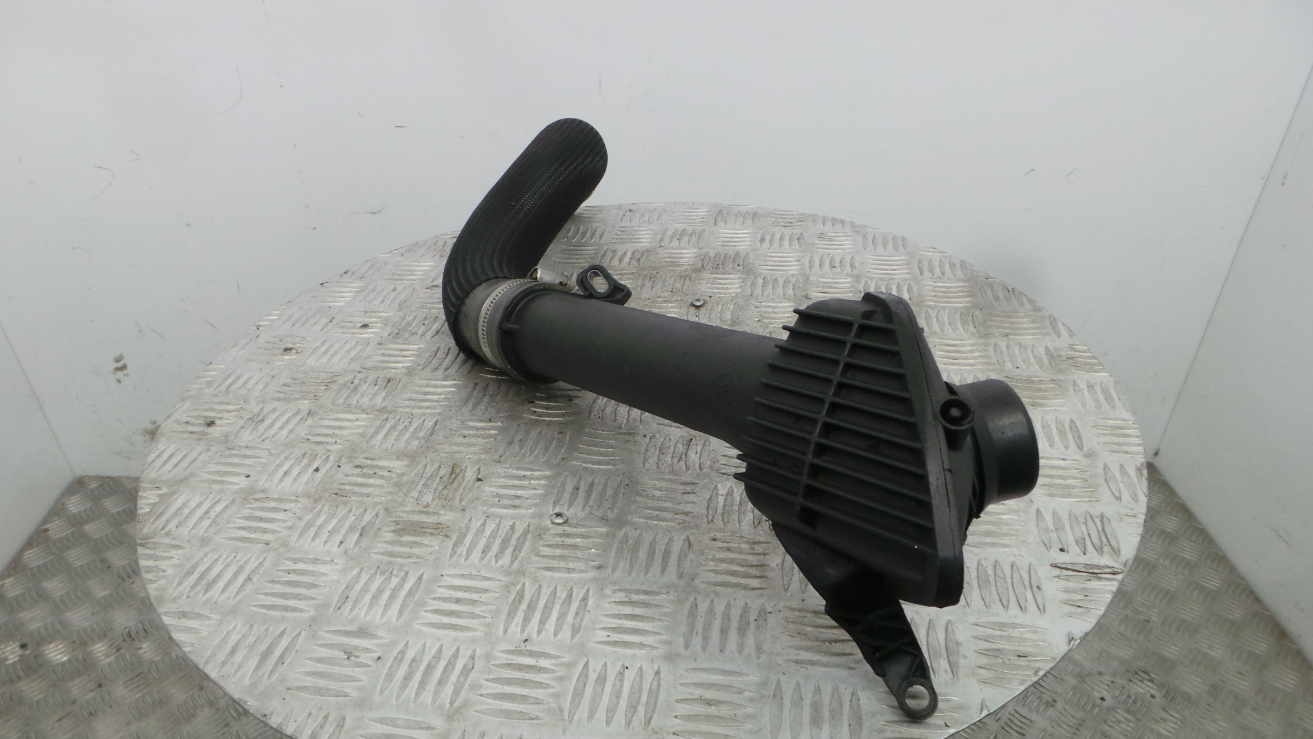 Tubo Intercooler 8200687468E - RENAULT MEGANE III Hatchback (BZ0/1_, B3_)-38298560