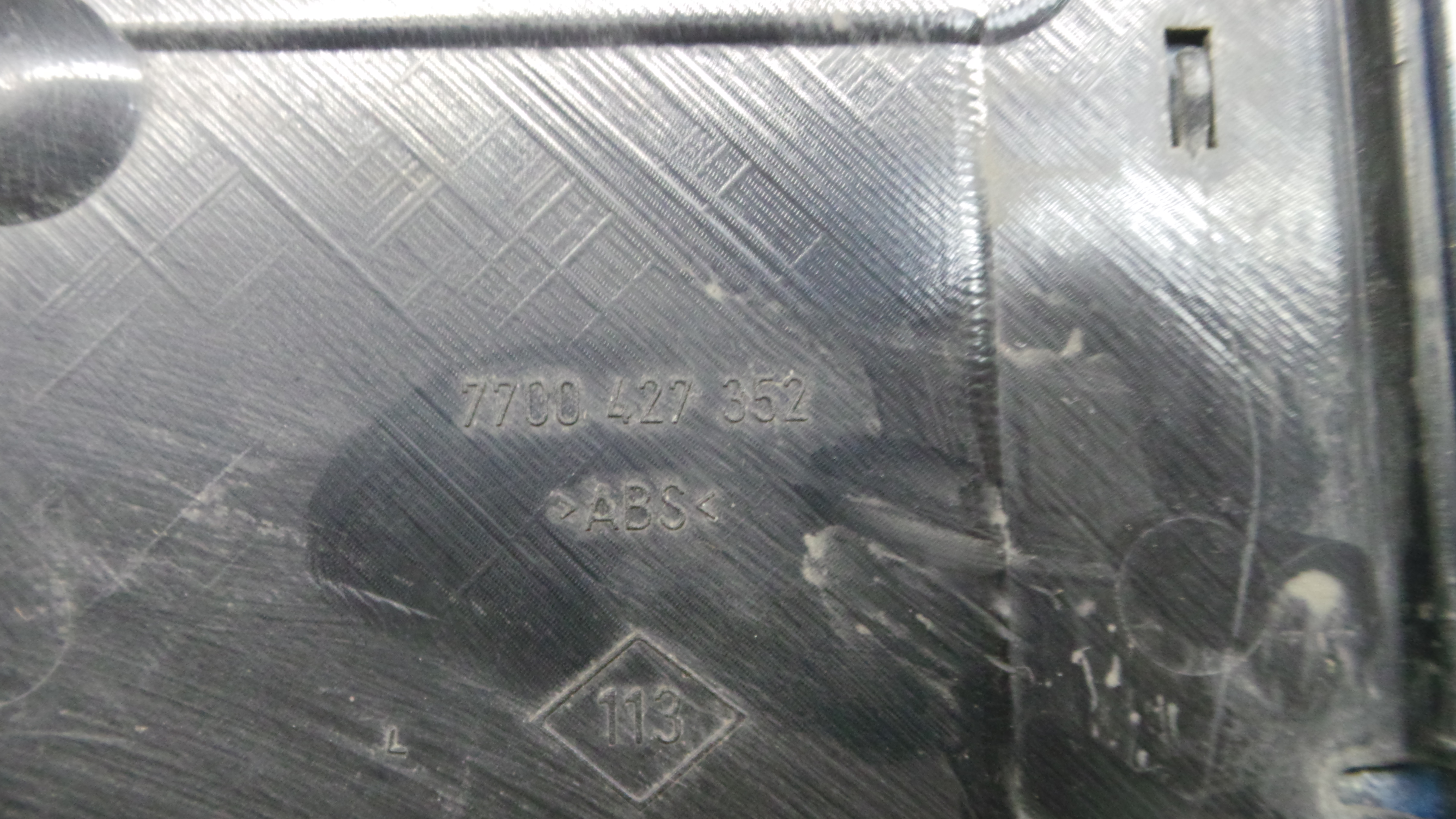 Aleron traseiro 7700427352 - RENAULT CLIO II (BB_, CB_), CLIO Mk II (BB_, CB_)-38308773