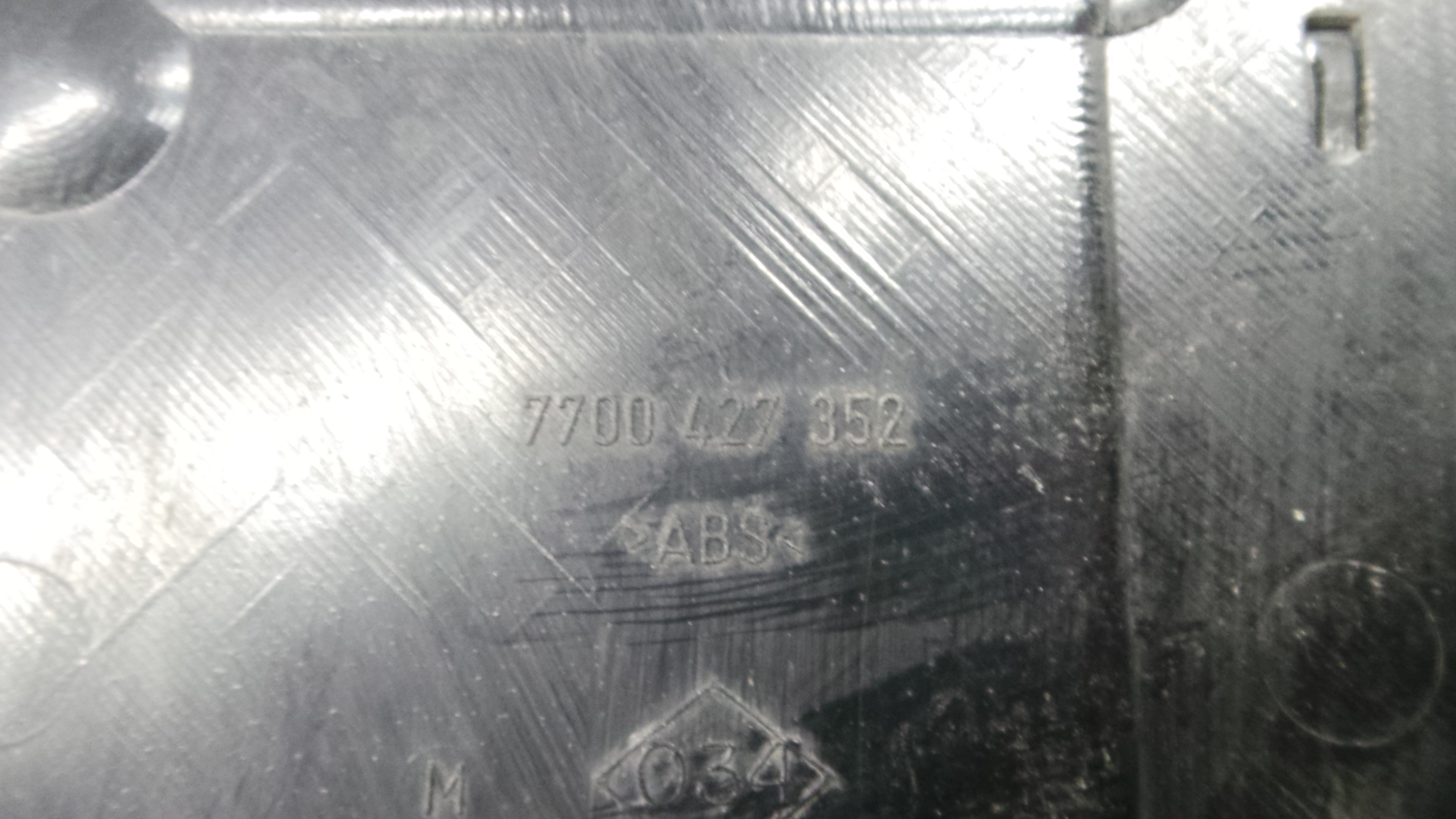 Aleron traseiro 7700427352 - RENAULT CLIO II (BB_, CB_), CLIO Mk II (BB_, CB_)-38308845