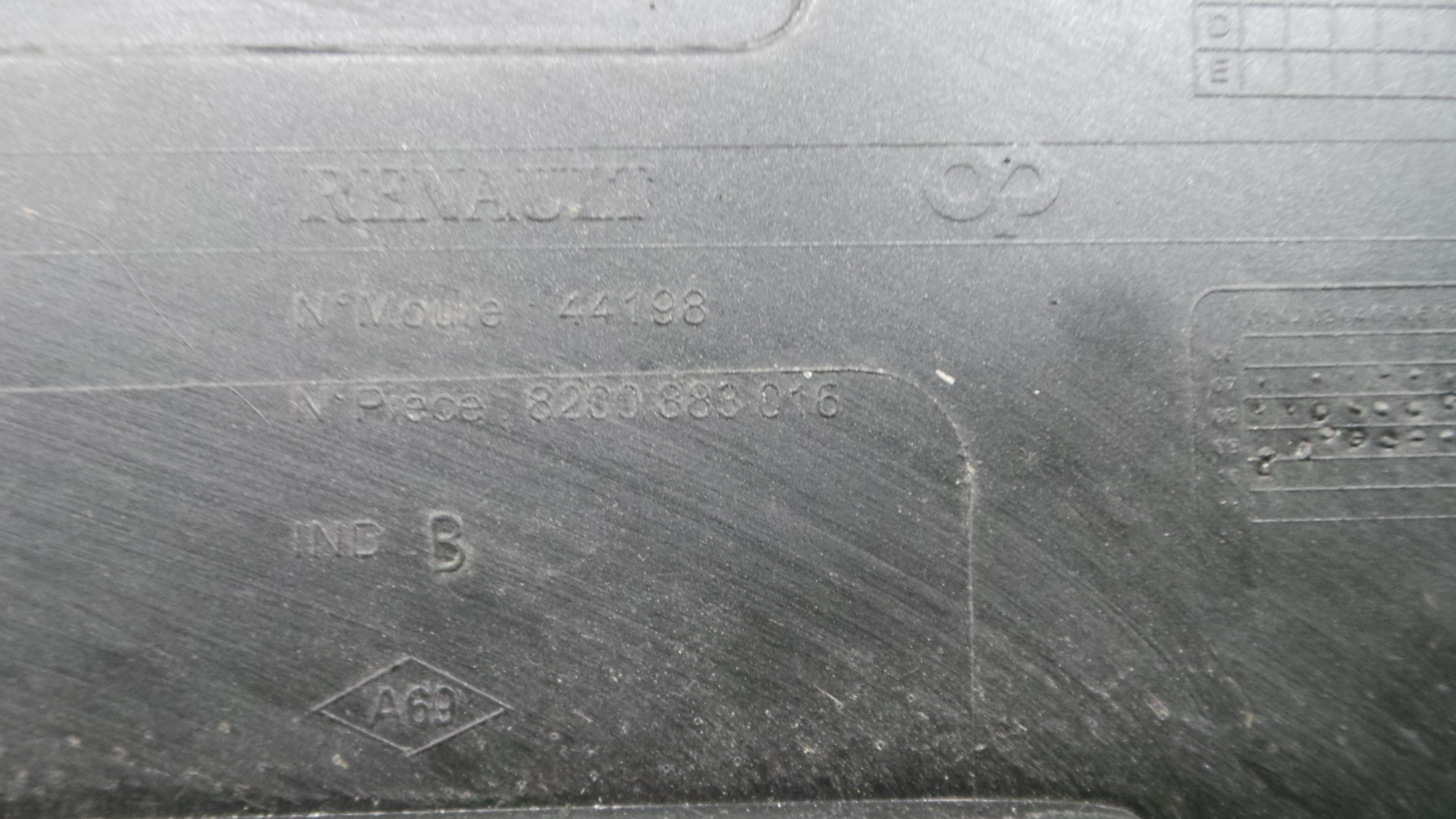 Aleron traseiro 8200883016 - RENAULT CLIO III Grandtour (KR0/1_), CLIO III Sportour (KR0/1_)-38308909