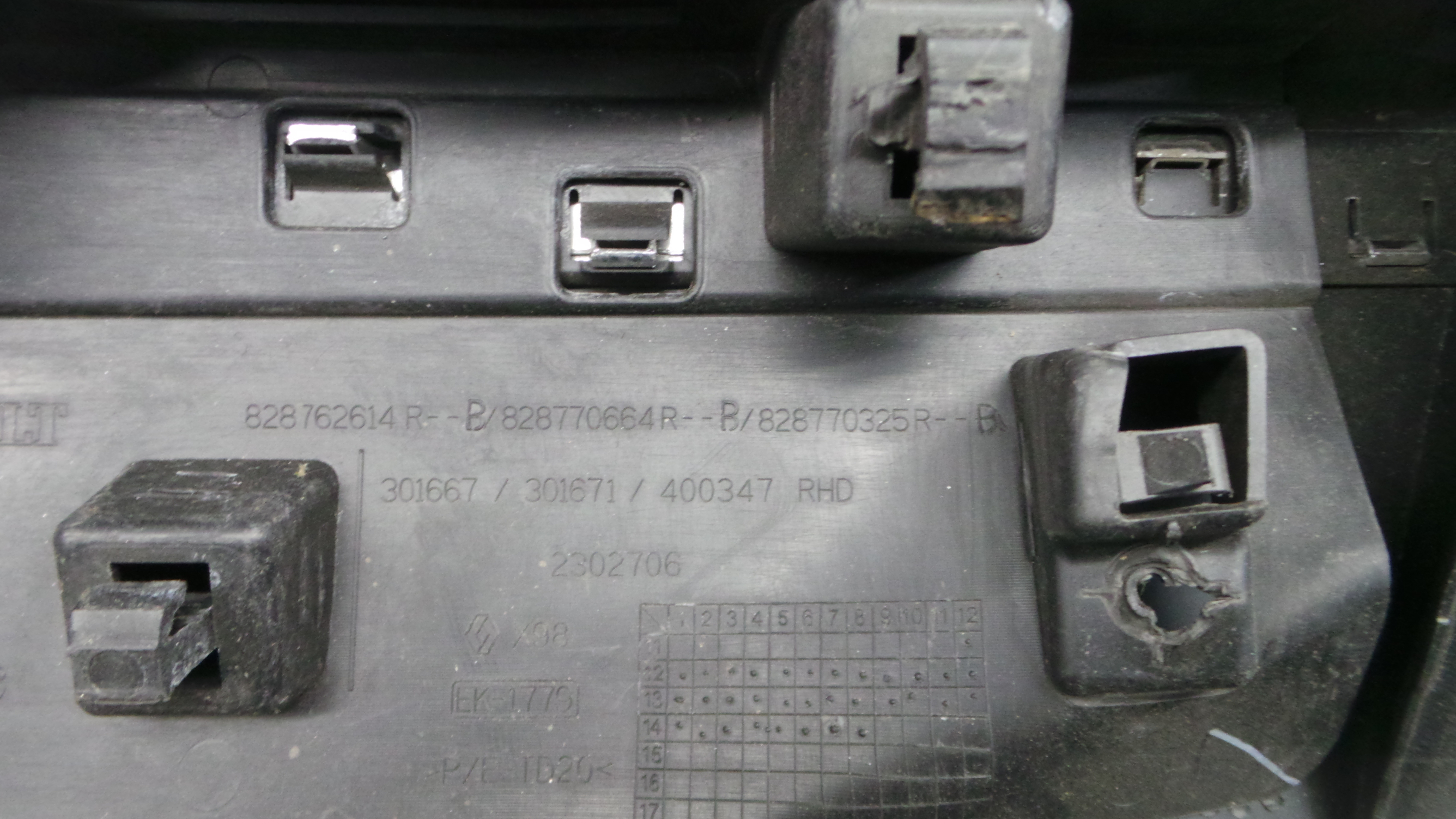 Friso Porta 828762614R - RENAULT CLIO IV (BH_)-38309034