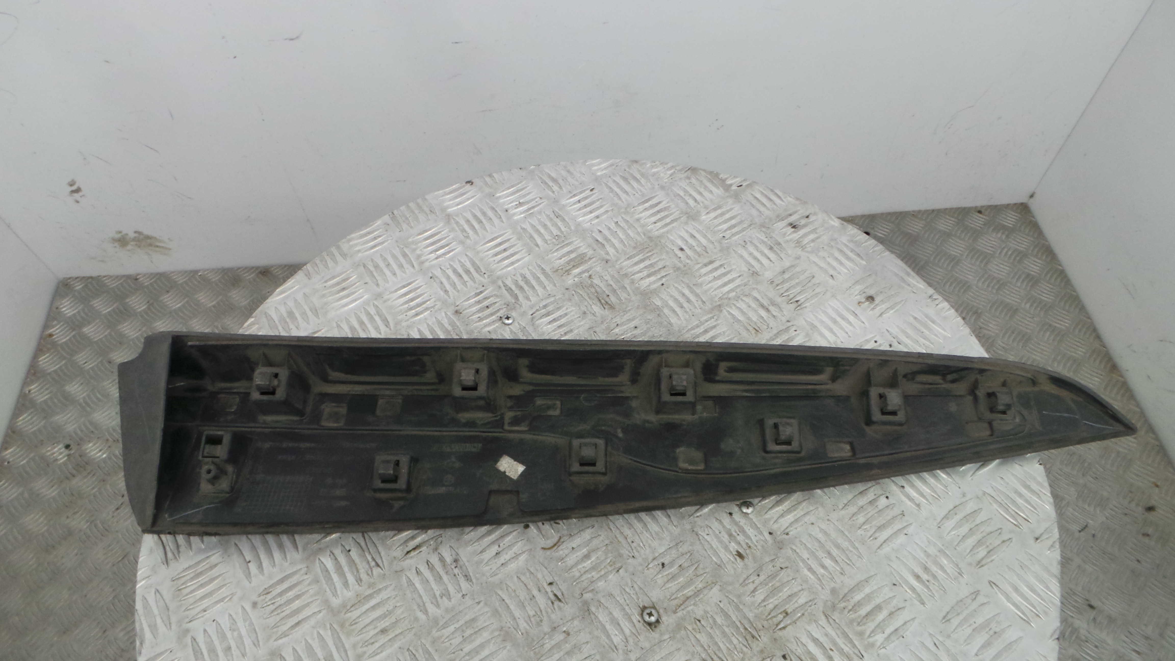 Friso Porta 828772096R - RENAULT CLIO IV (BH_)-38309041