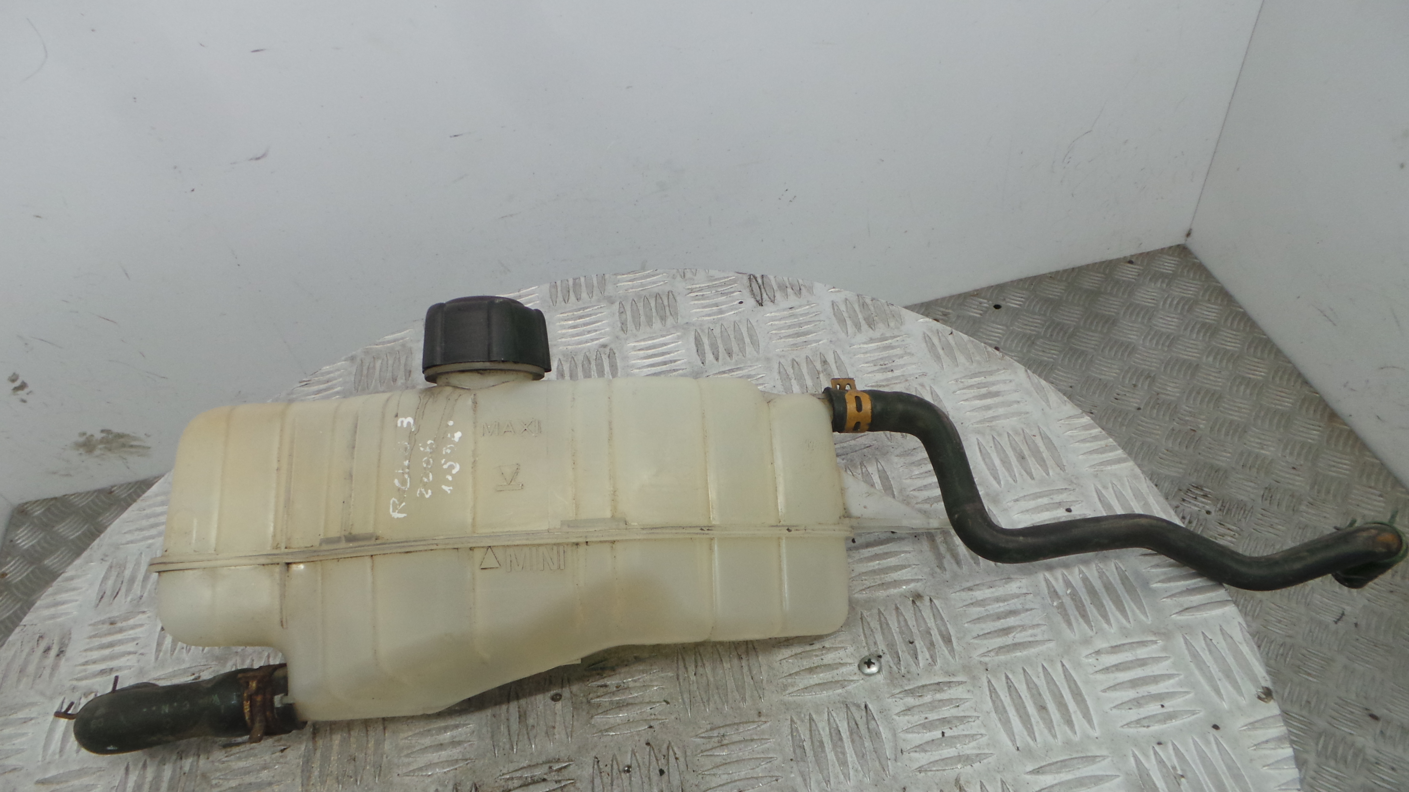 Depósito Água Radiador / Vazo de Expansao 7701477290 - RENAULT CLIO III (BR0/1, CR0/1)-38319645 Depósito Água Radiador / Vazo de Expansao 7701477290 - RENAULT CLIO III (BR0/1, CR0/1)-38319645