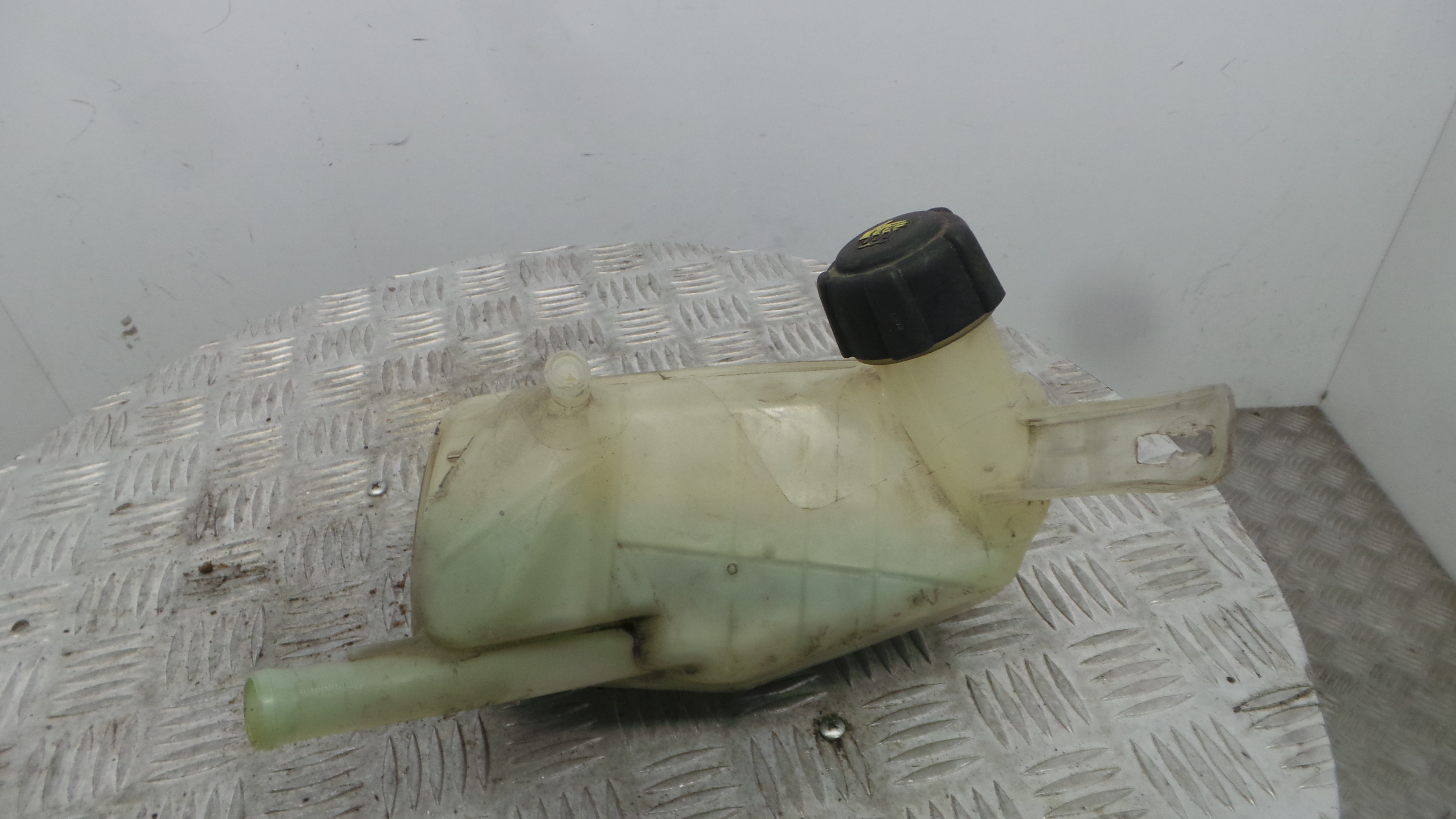 Depósito Água Radiador / Vazo de Expansao 8200273157 - RENAULT MEGANE II (BM0/1_, CM0/1_)-38319674 Depósito Água Radiador / Vazo de Expansao 8200273157 - RENAULT MEGANE II (BM0/1_, CM0/1_)-38319674