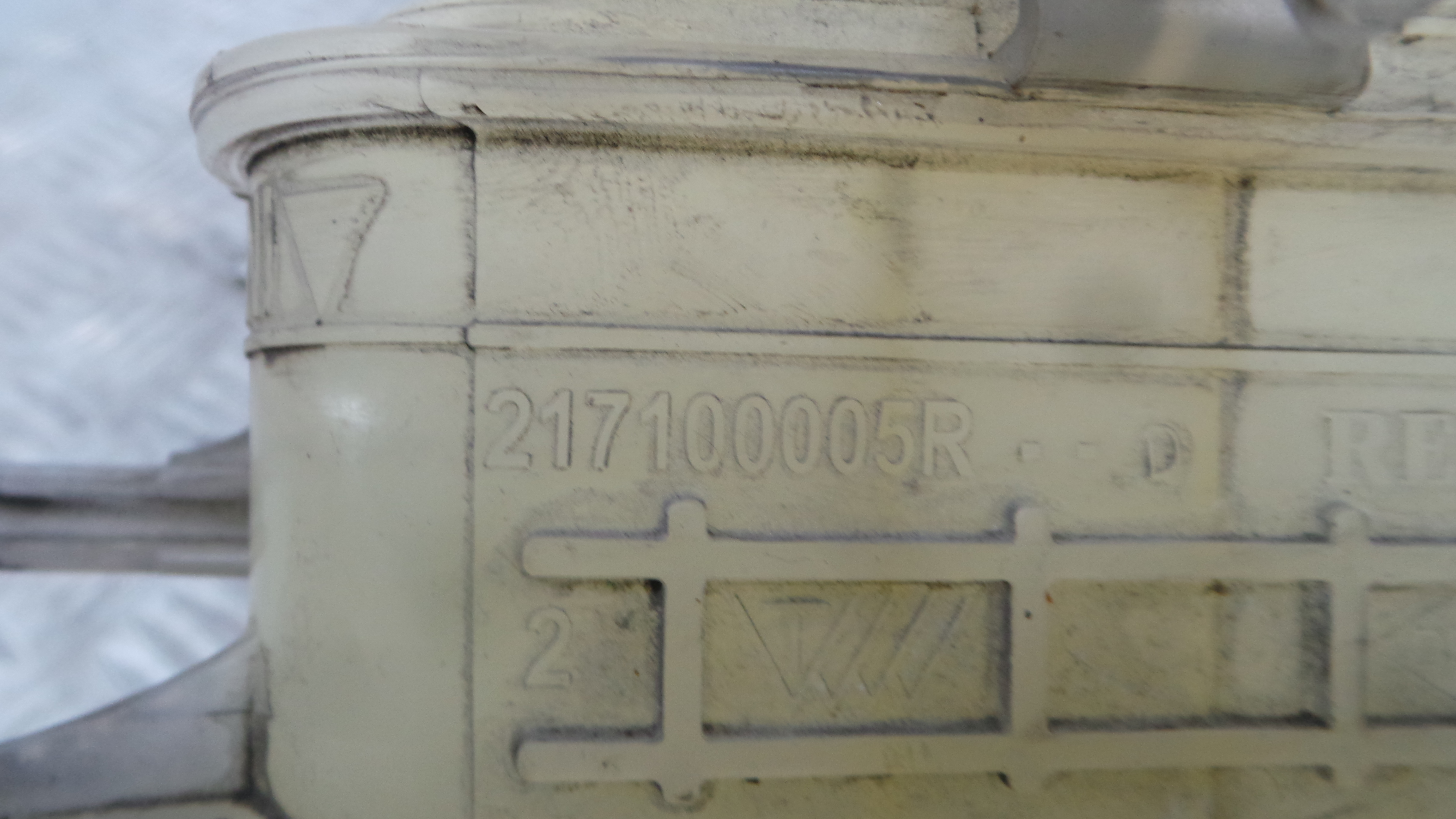 Depósito Água Radiador / Vazo de Expansao 217100005R - RENAULT MEGANE III Hatchback (BZ0/1_, B3_)-38319680