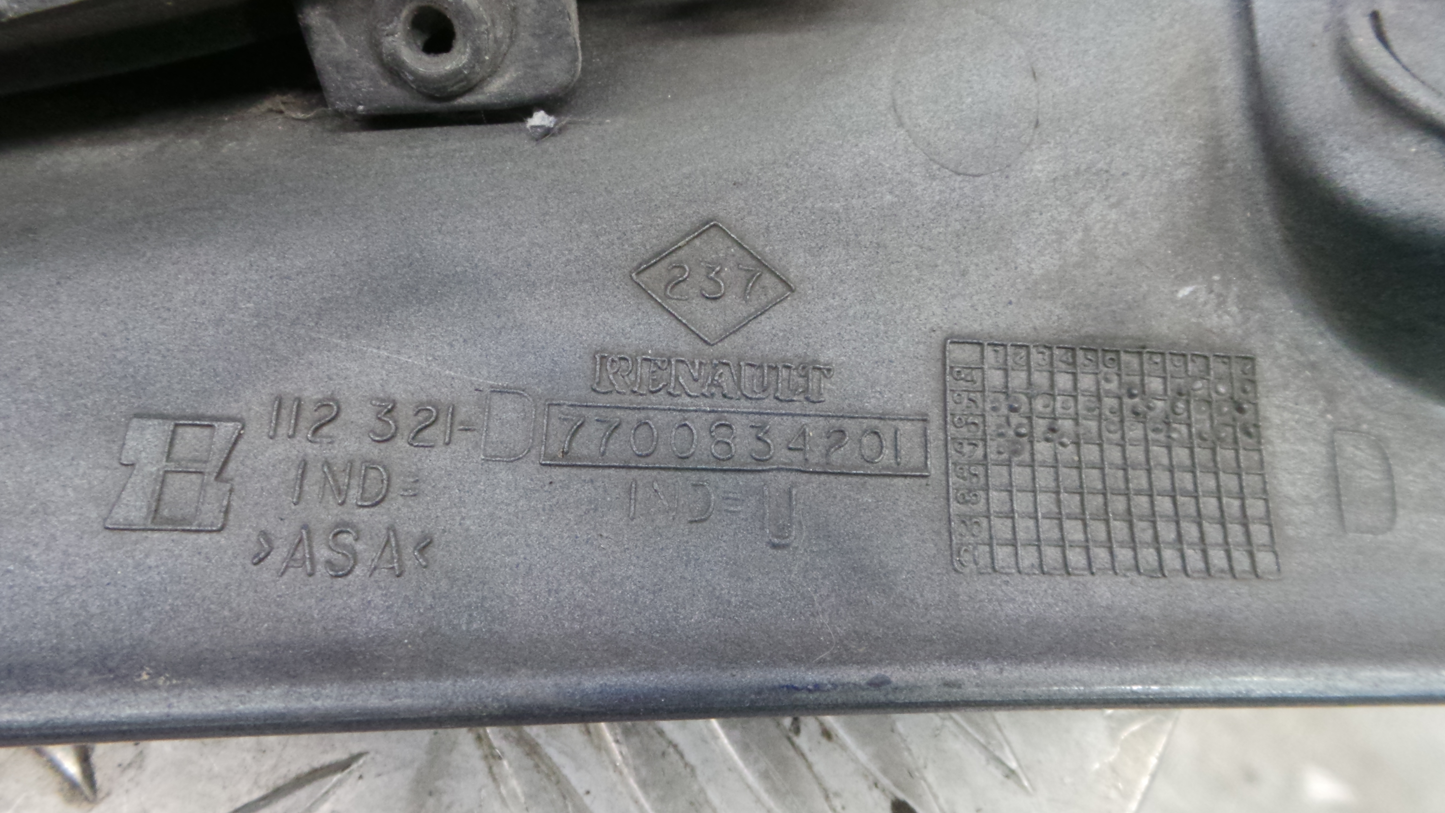 Grelha da Frente 7700834201 - RENAULT MEGANE I (BA0/1_)-38322223