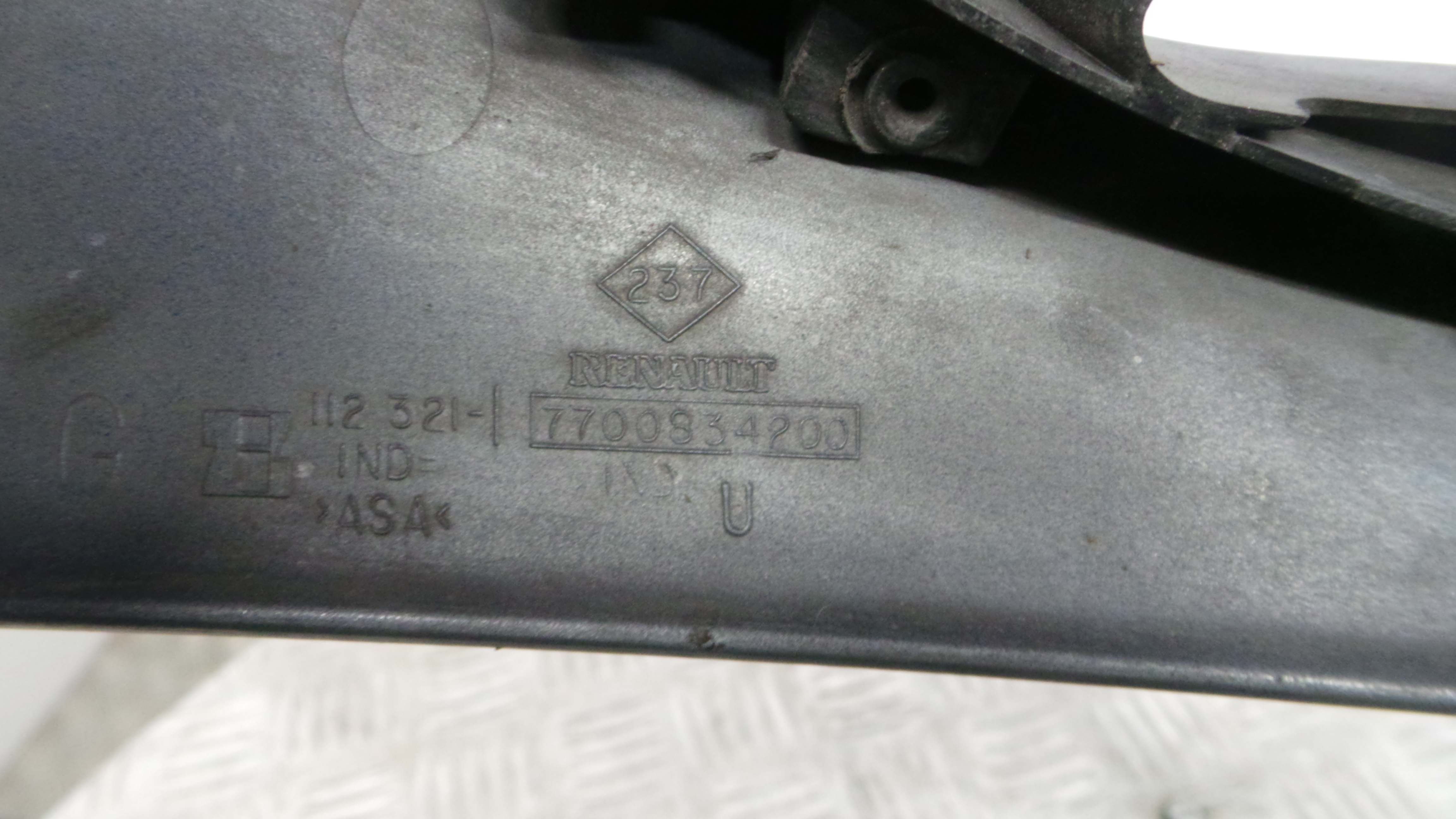 Grelha da Frente 7700834201 - RENAULT MEGANE I (BA0/1_)-38322223