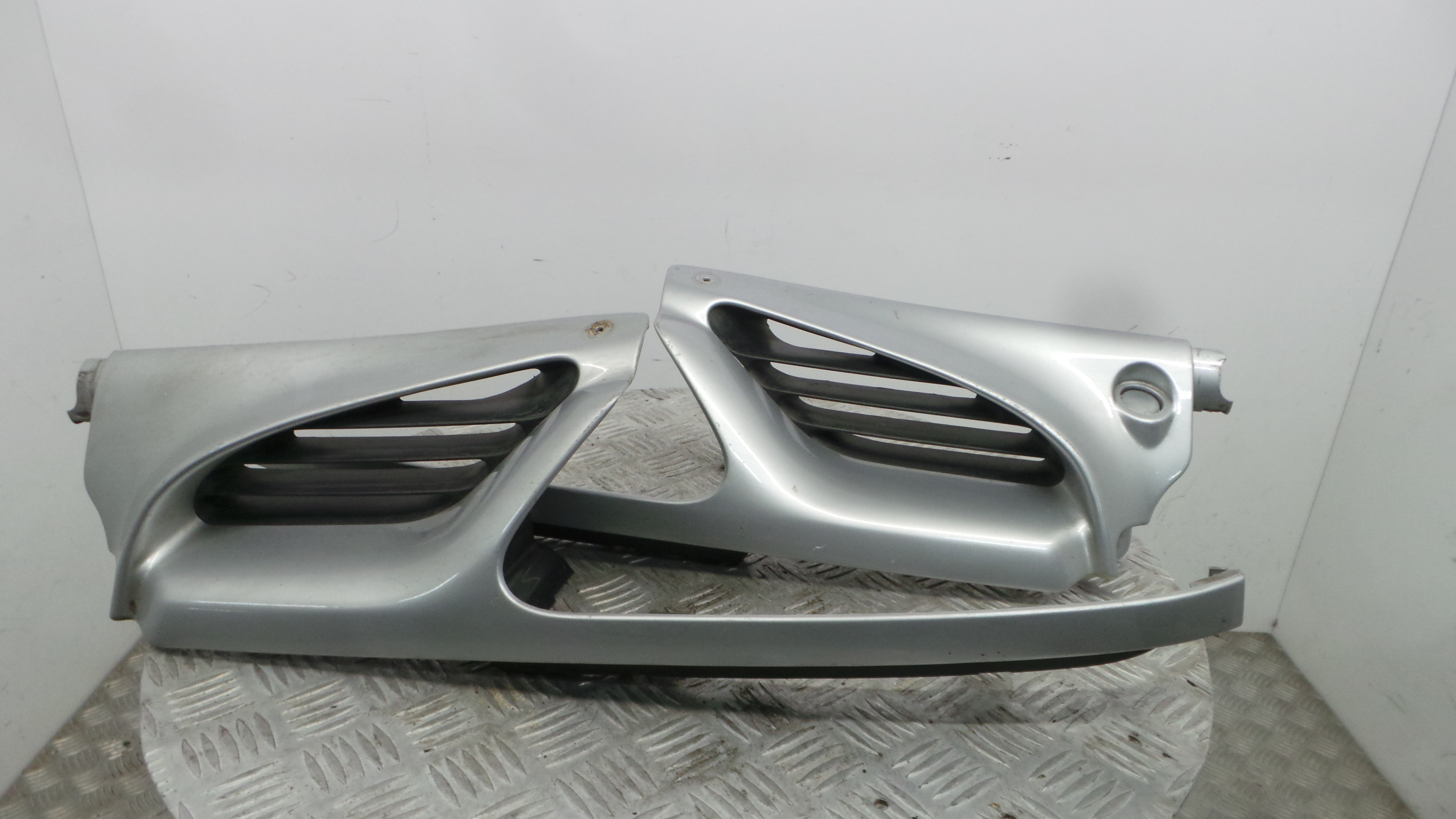 Grelha da Frente 7700834200 - RENAULT MEGANE I (BA0/1_)-38322228