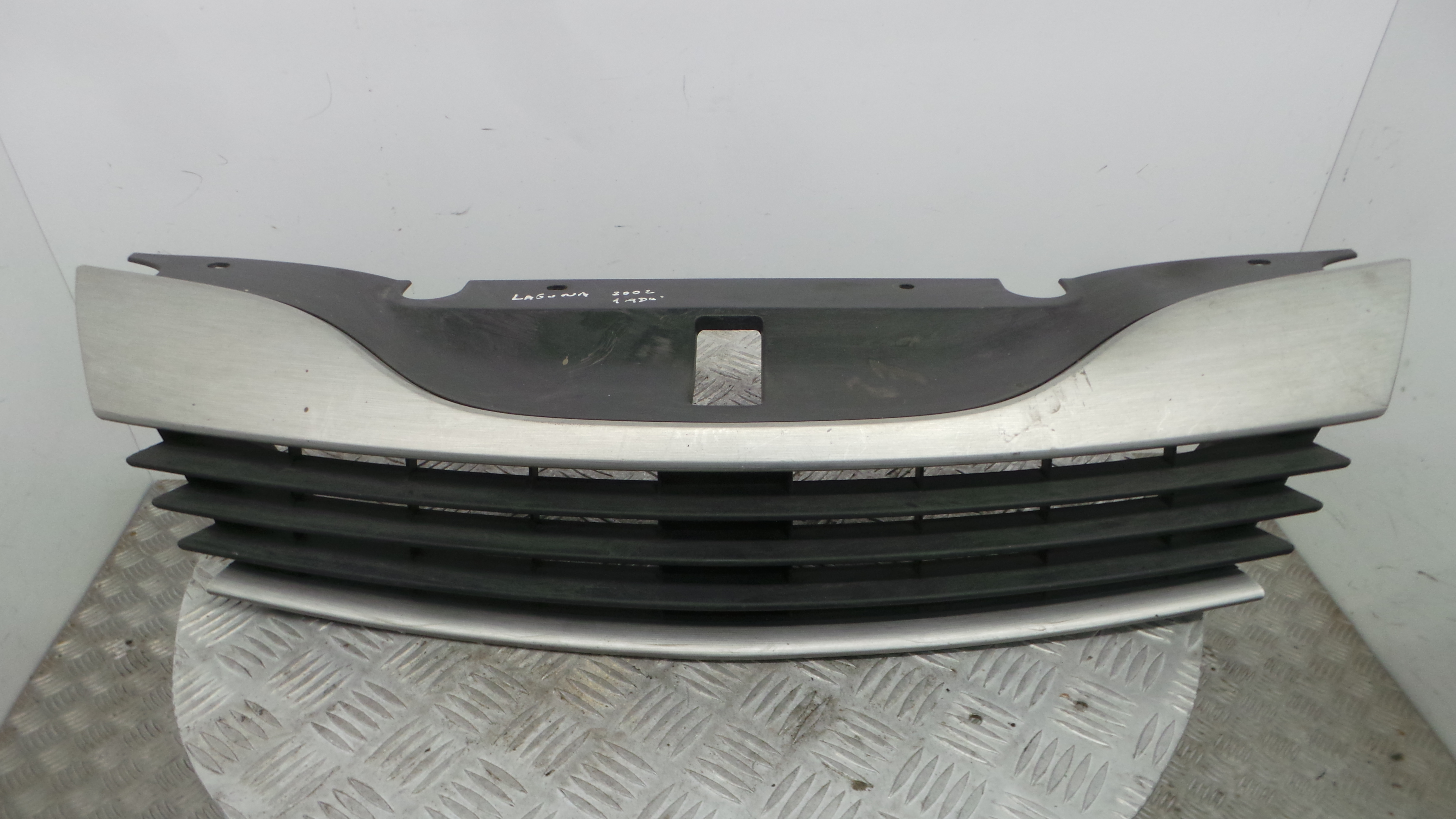 Grelha da Frente 8200012581 - RENAULT LAGUNA II (BG0/1_)-38322234