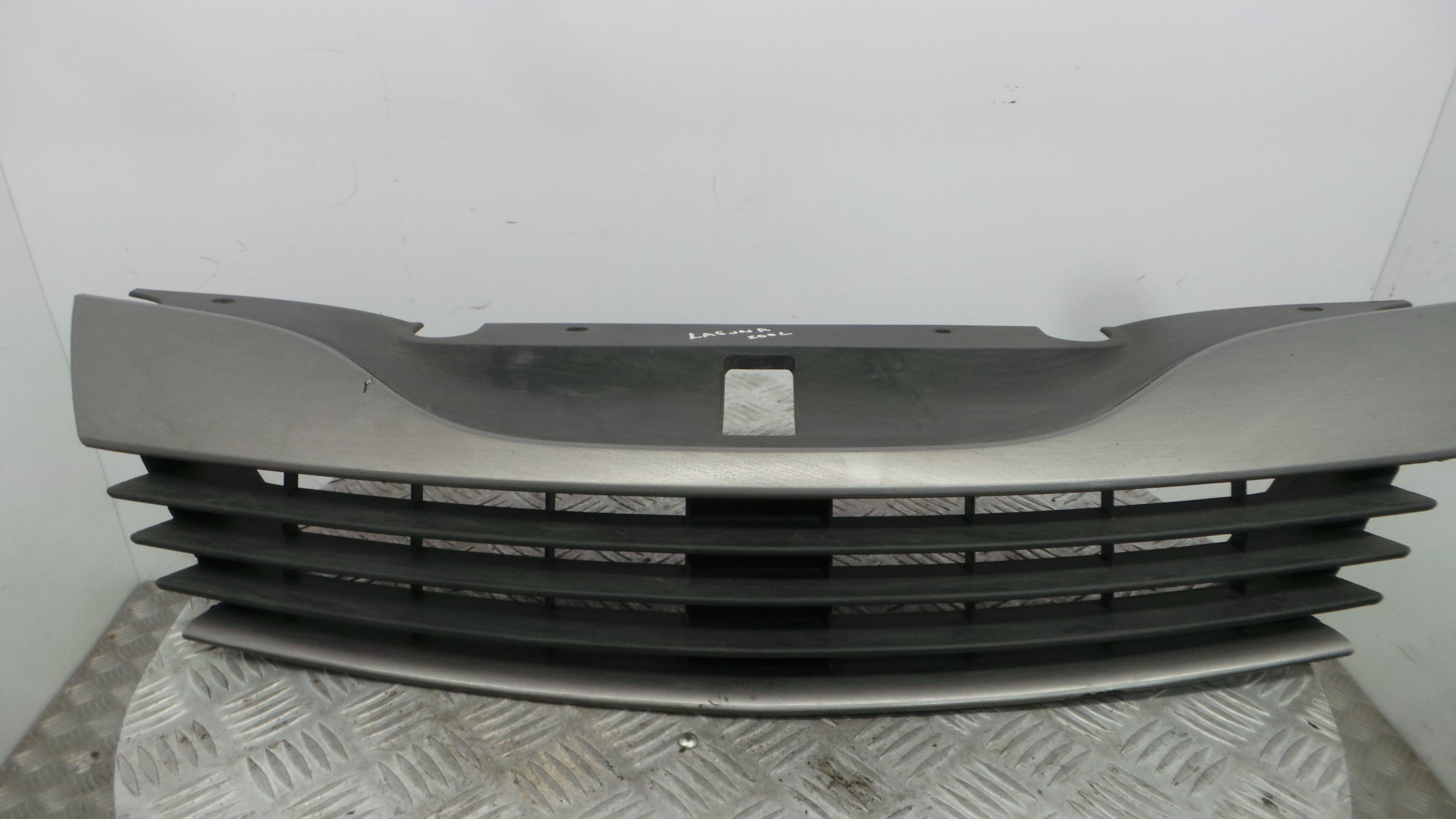 Grelha da Frente 8200012581 - RENAULT LAGUNA II (BG0/1_)-38322237