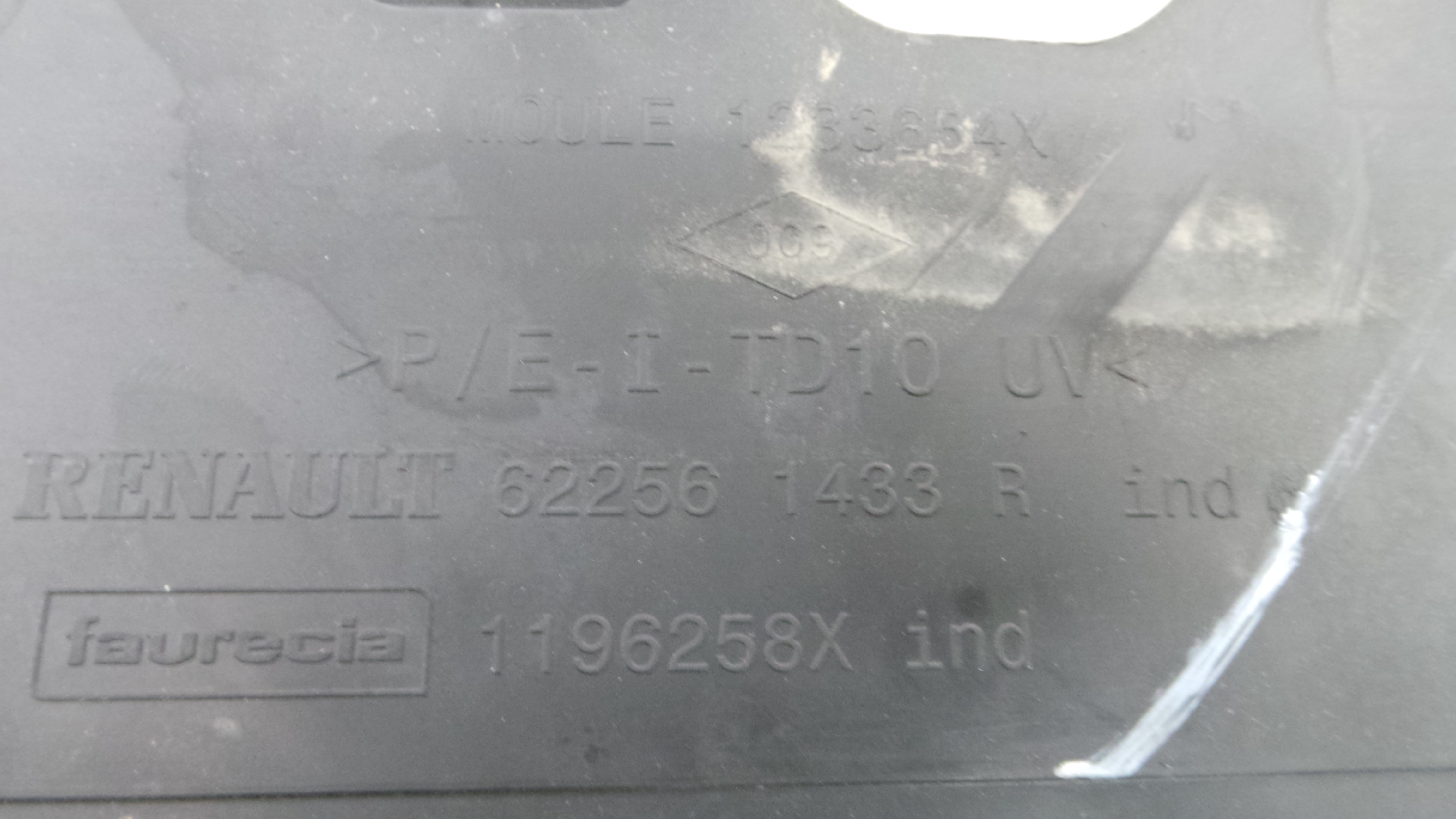 Grelha da Frente 622561433R - RENAULT CLIO IV (BH_)-38322261