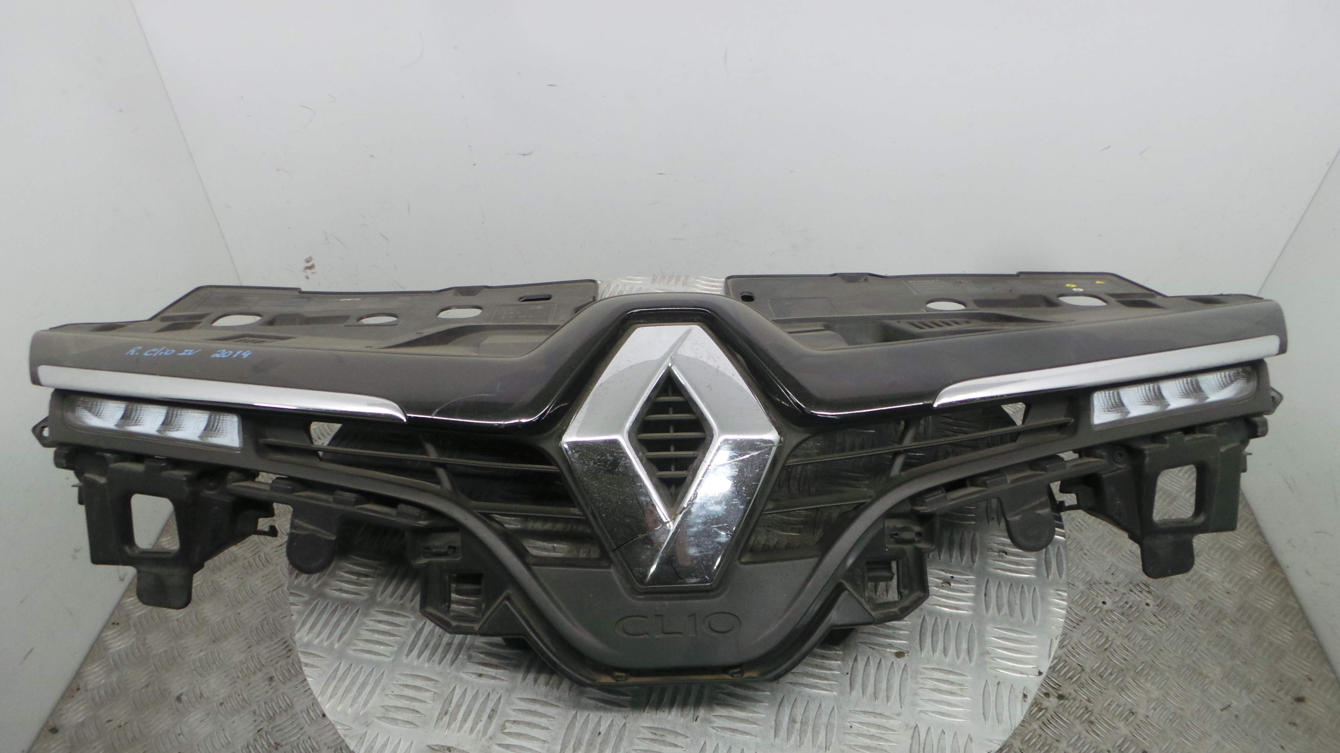 Grelha da Frente 628101467R - RENAULT CLIO IV (BH_)-38322292