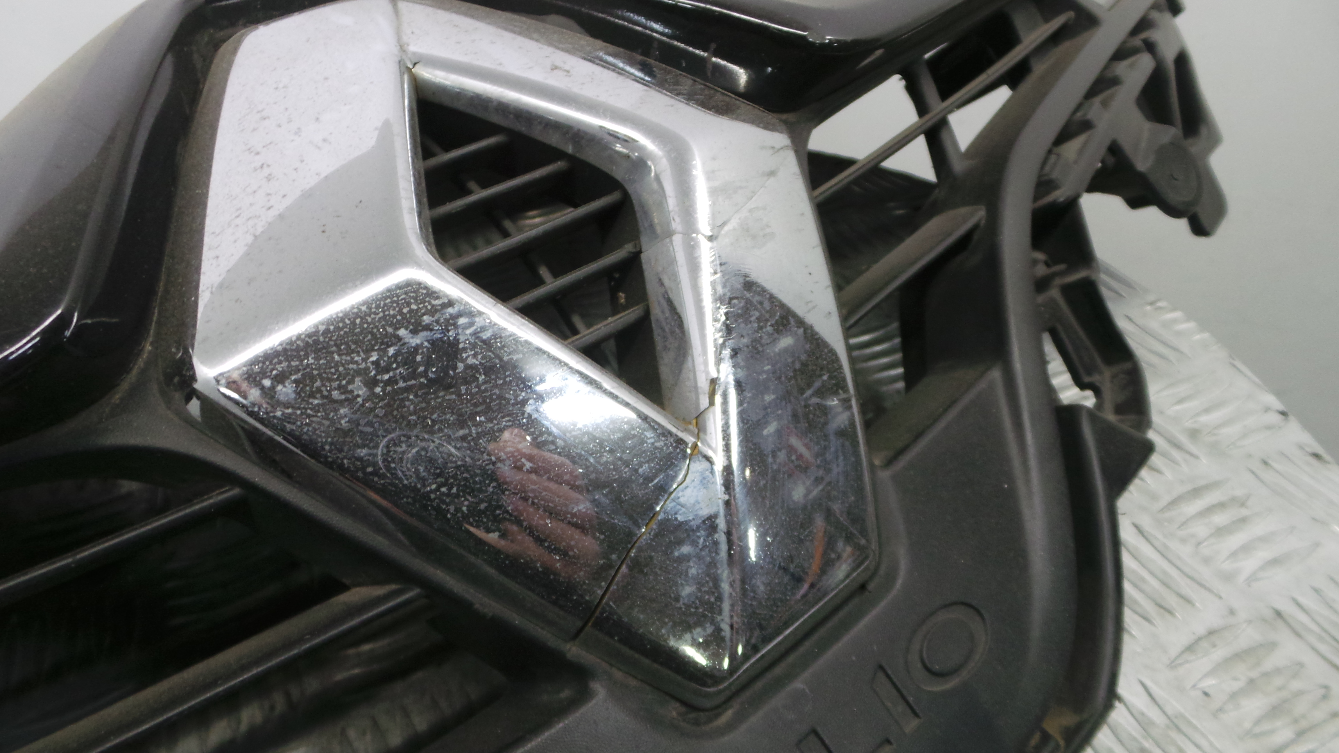 Grelha da Frente 628101467R - RENAULT CLIO IV (BH_)-38322292