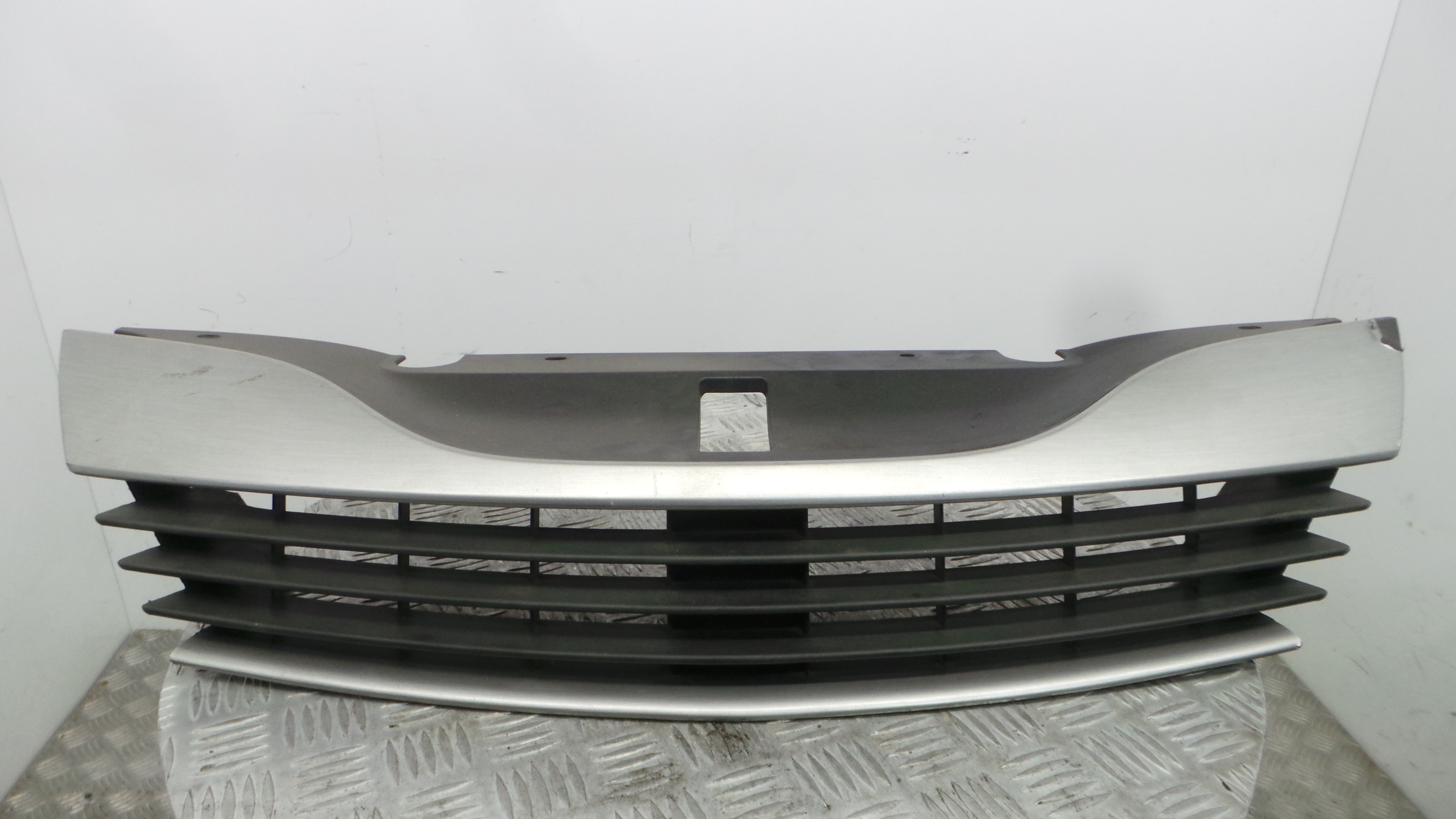 Grelha da Frente 8200012581 - RENAULT LAGUNA II (BG0/1_)-38322302