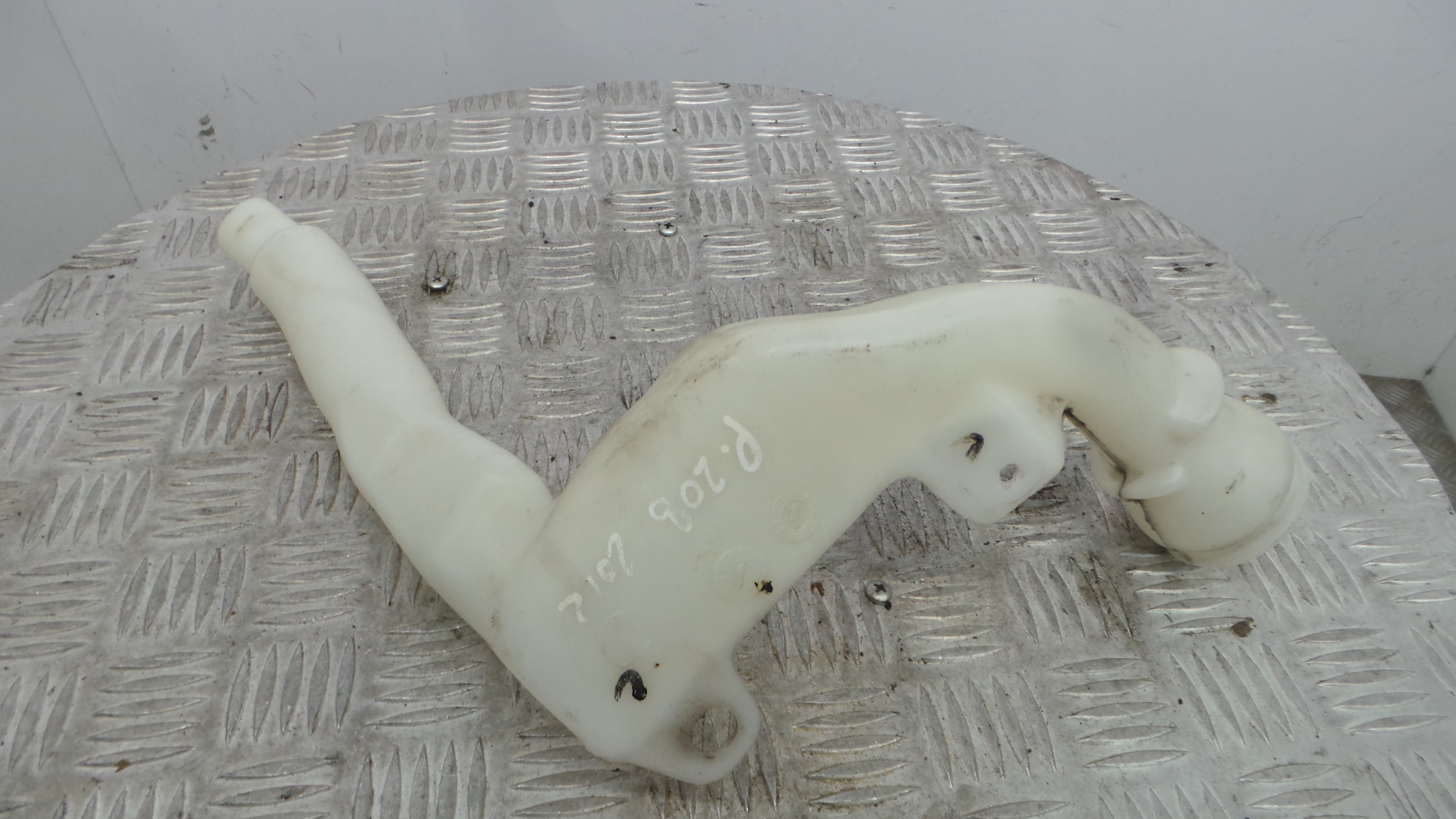 Deposito Reservatório Limpa Vidros Para Brisas  - PEUGEOT 208 I (CA_, CC_)-38335060