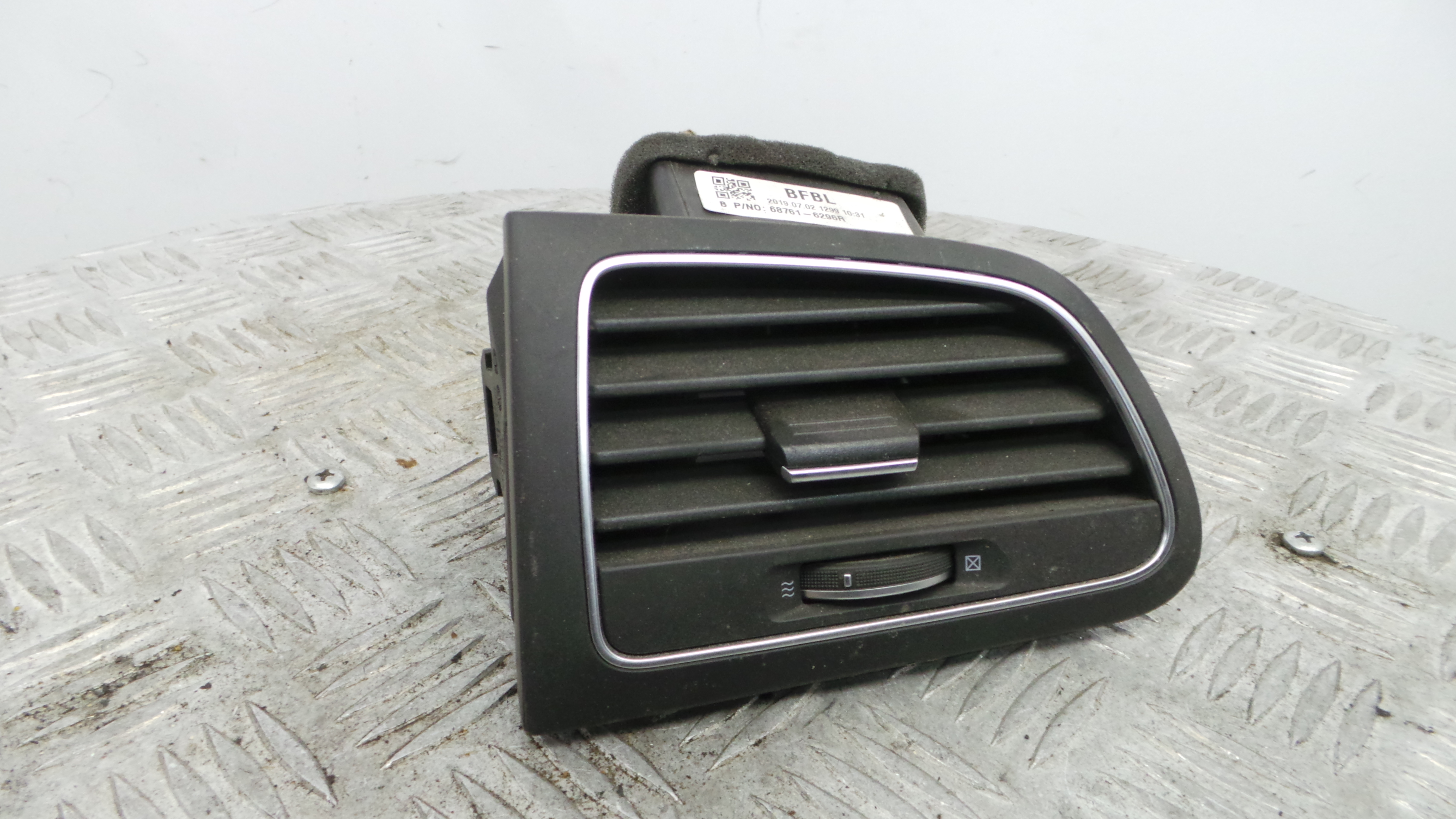 Grelha da Sofagem  687616296R - RENAULT MEGANE IV Hatchback (B9A/M/N_)-38343553