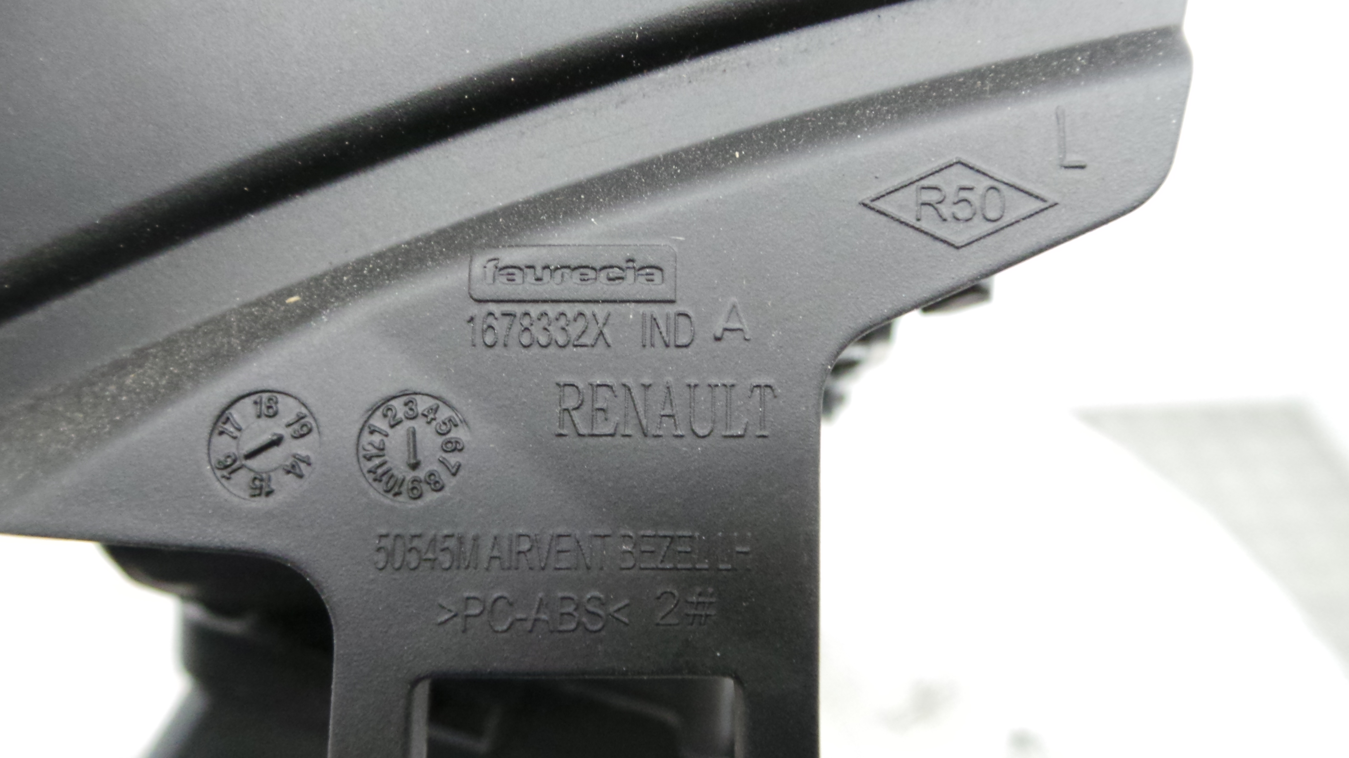 Grelha da Sofagem 687616296R - RENAULT MEGANE IV Hatchback (B9A/M/N_)-38343553