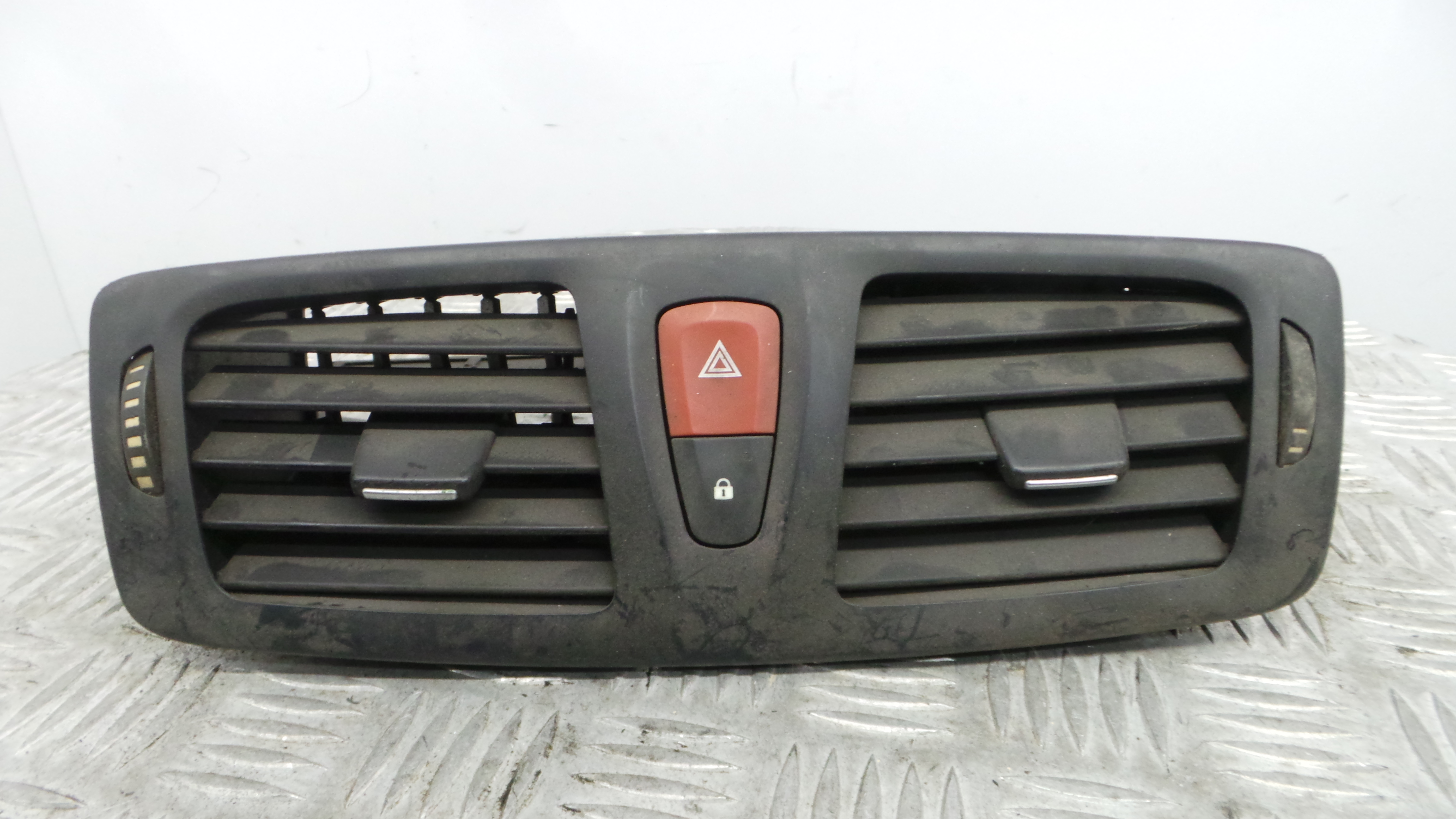 Grelha da Sofagem  8200214896A - RENAULT MEGANE III Hatchback (BZ0/1_, B3_)-38343579