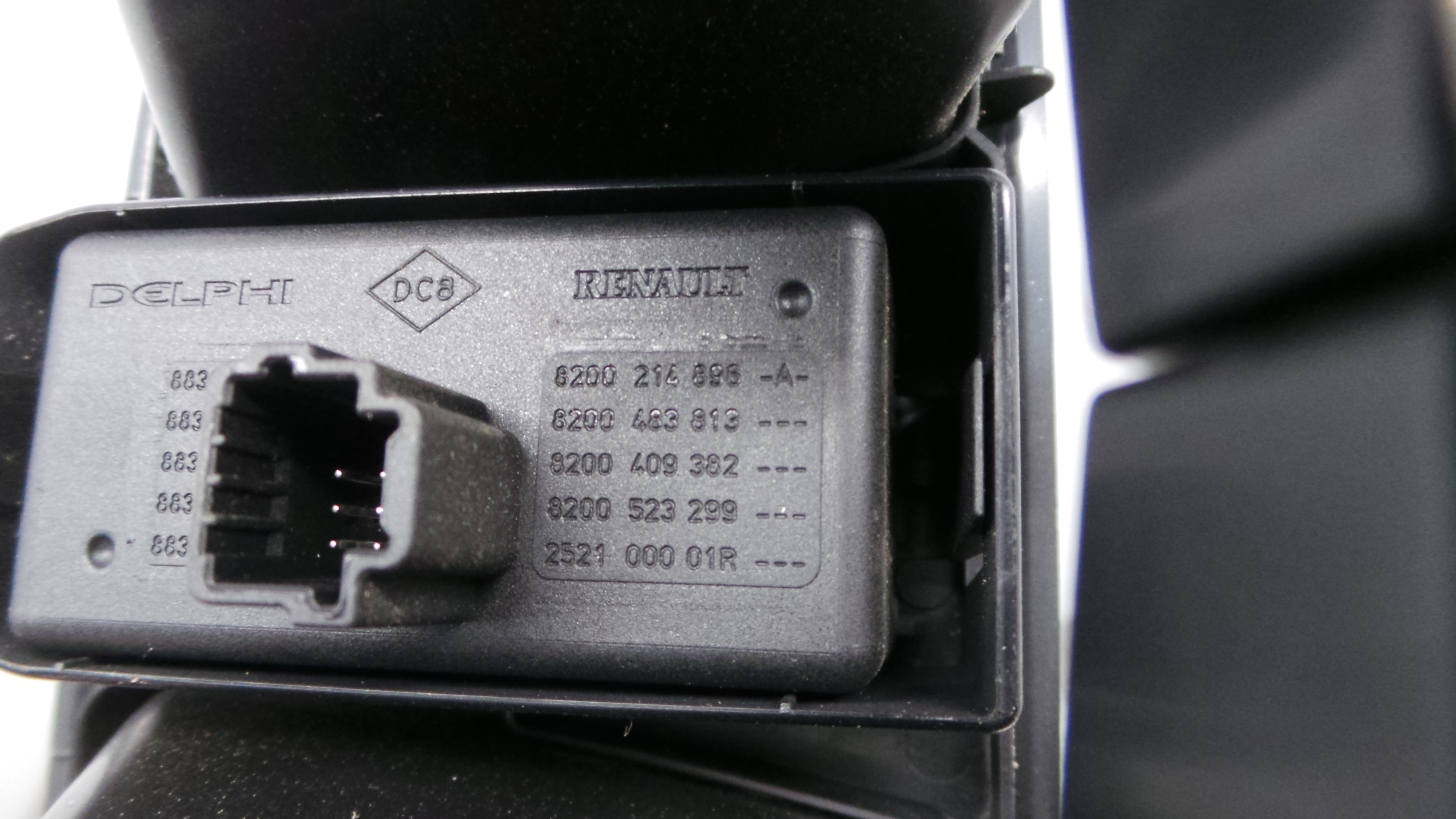 Grelha da Sofagem  8200214896A - RENAULT MEGANE III Hatchback (BZ0/1_, B3_)-38343591