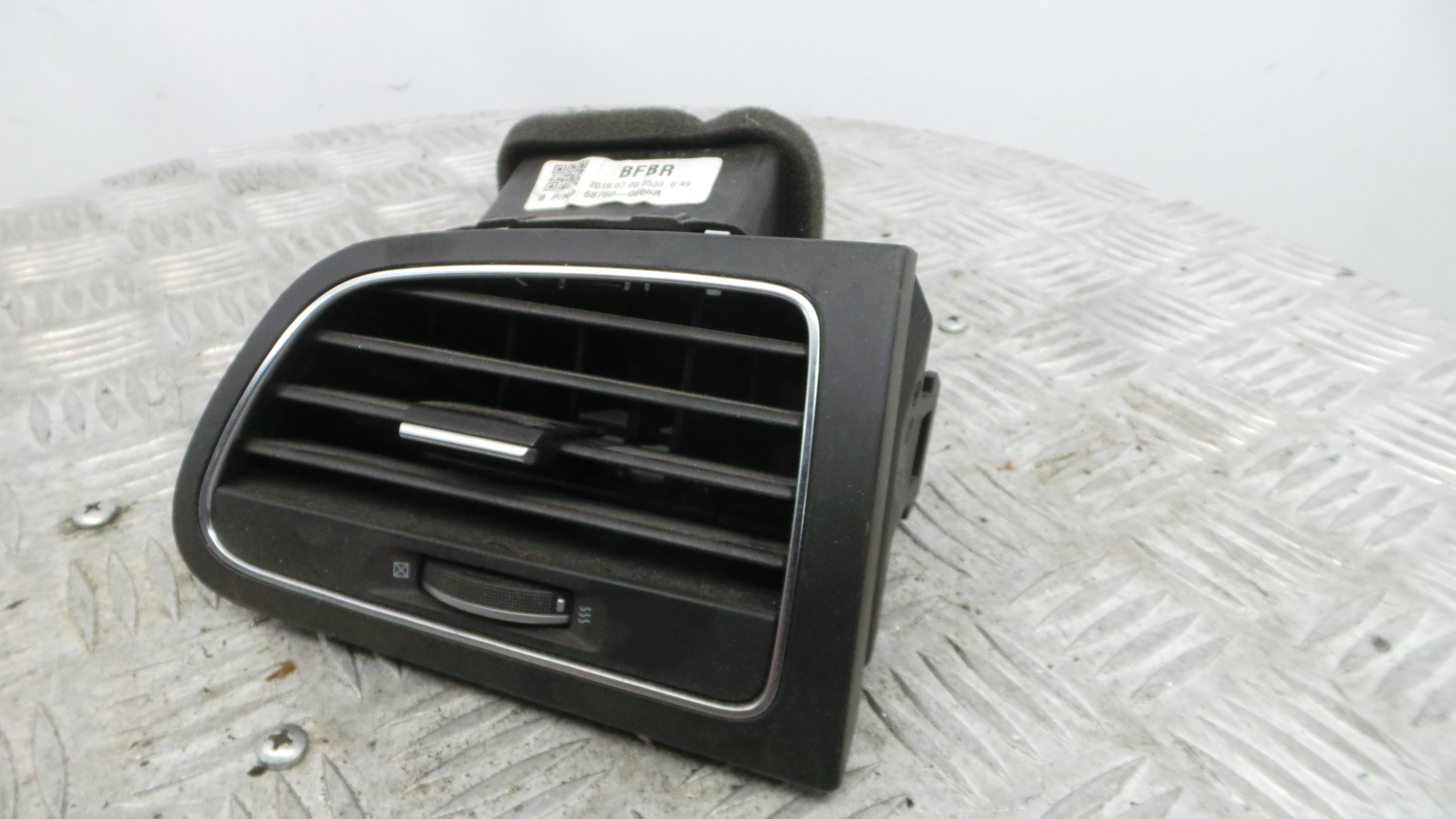 Grelha da Sofagem  687600666R - RENAULT MEGANE IV Hatchback (B9A/M/N_)-38343616