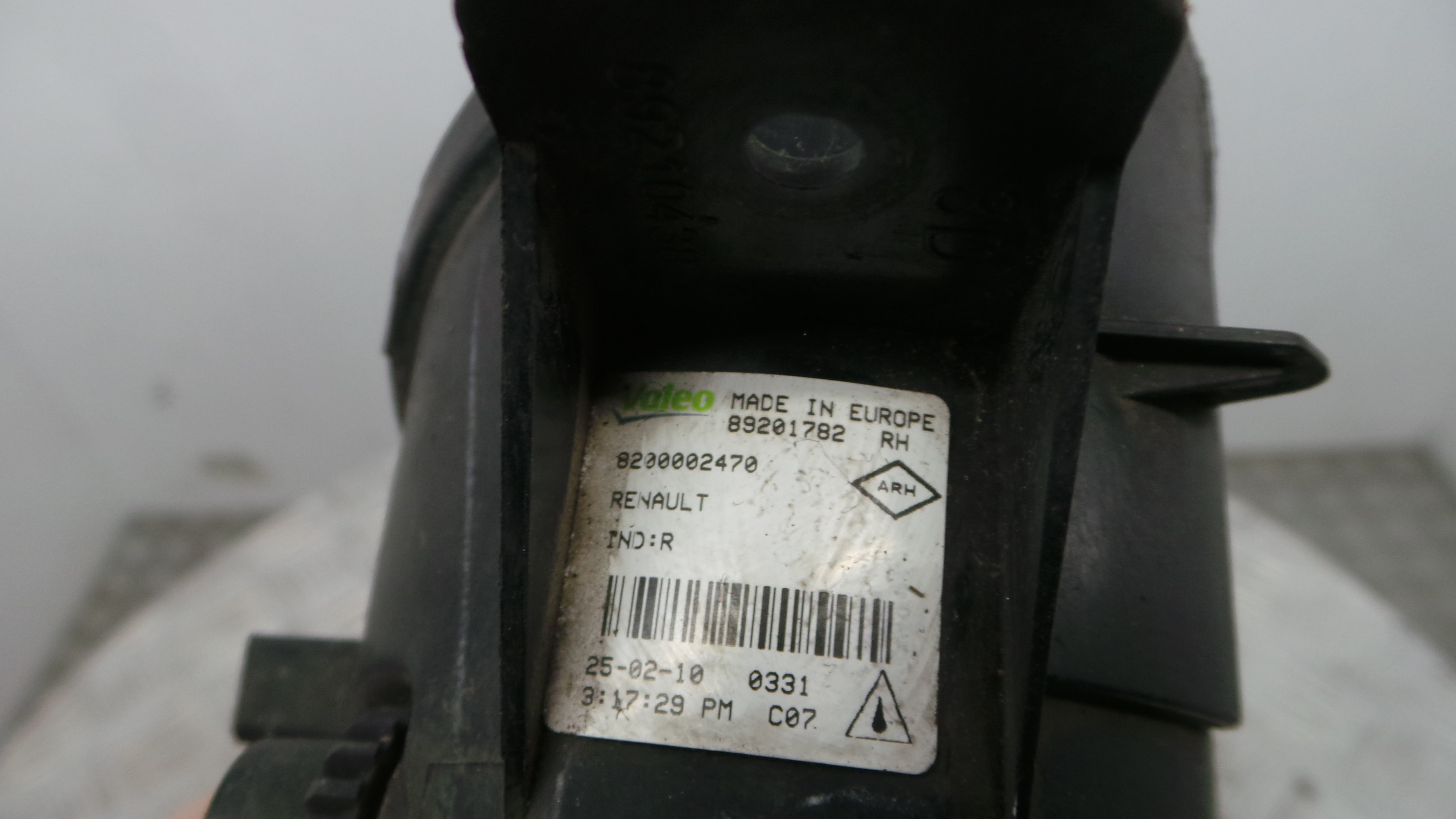 Farol Nevoeiro Direito 8200002470 - RENAULT CLIO III (BR0/1, CR0/1)-38343895