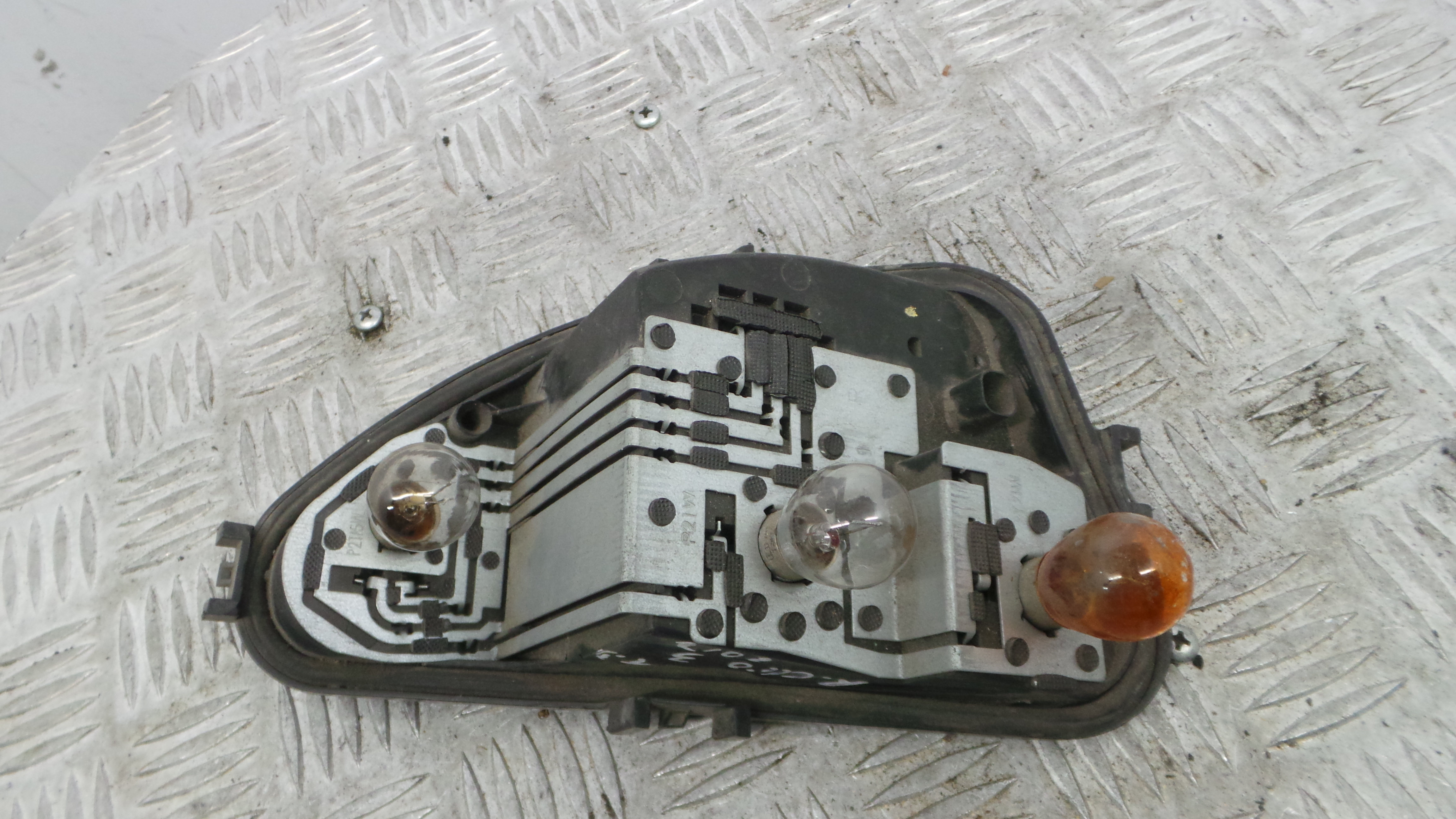 Suporte Lampadas Tras Direito  - RENAULT CLIO III (BR0/1, CR0/1)-38343911