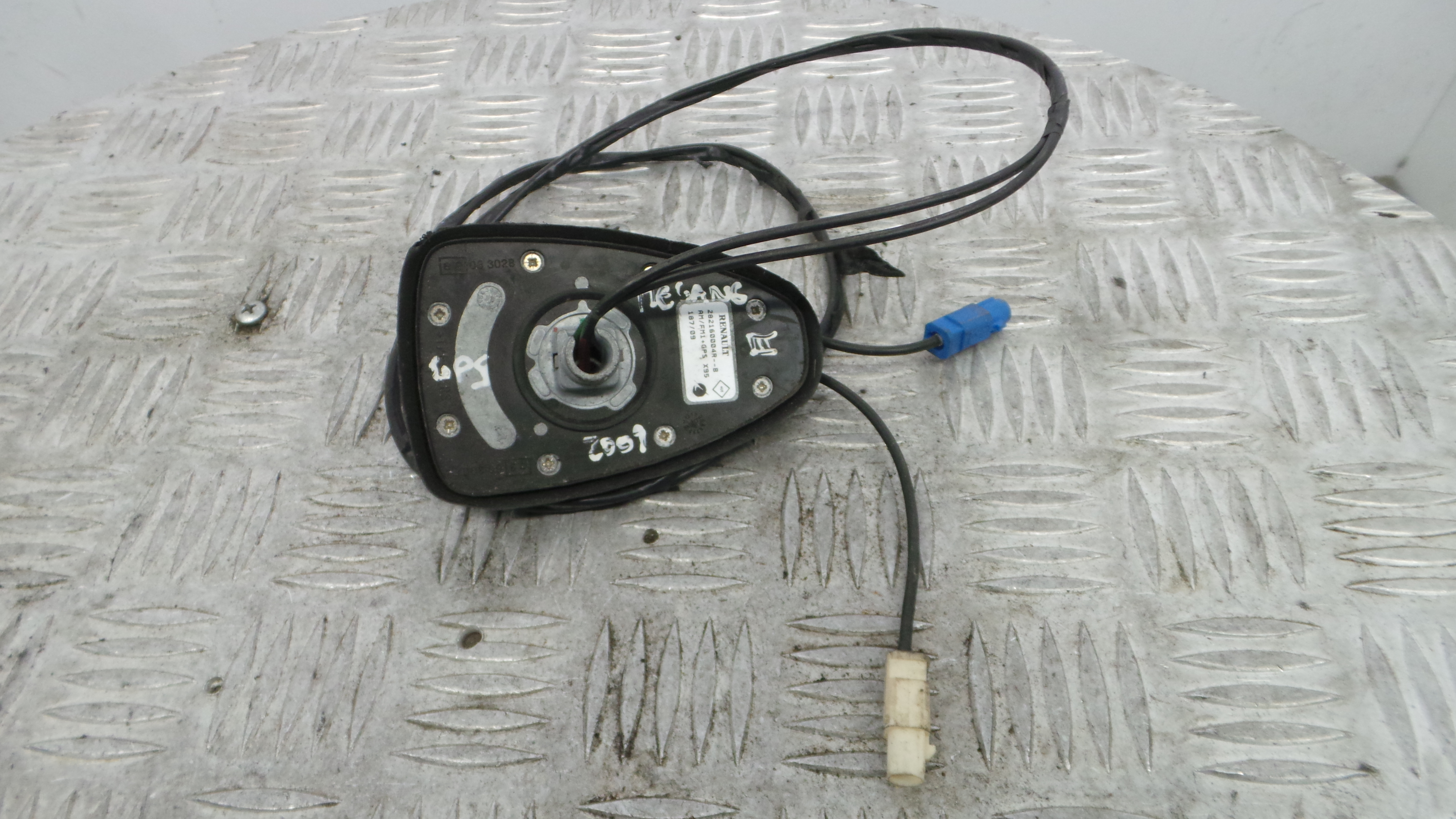 Antena 282160004R - RENAULT MEGANE III Hatchback (BZ0/1_, B3_)-38347389