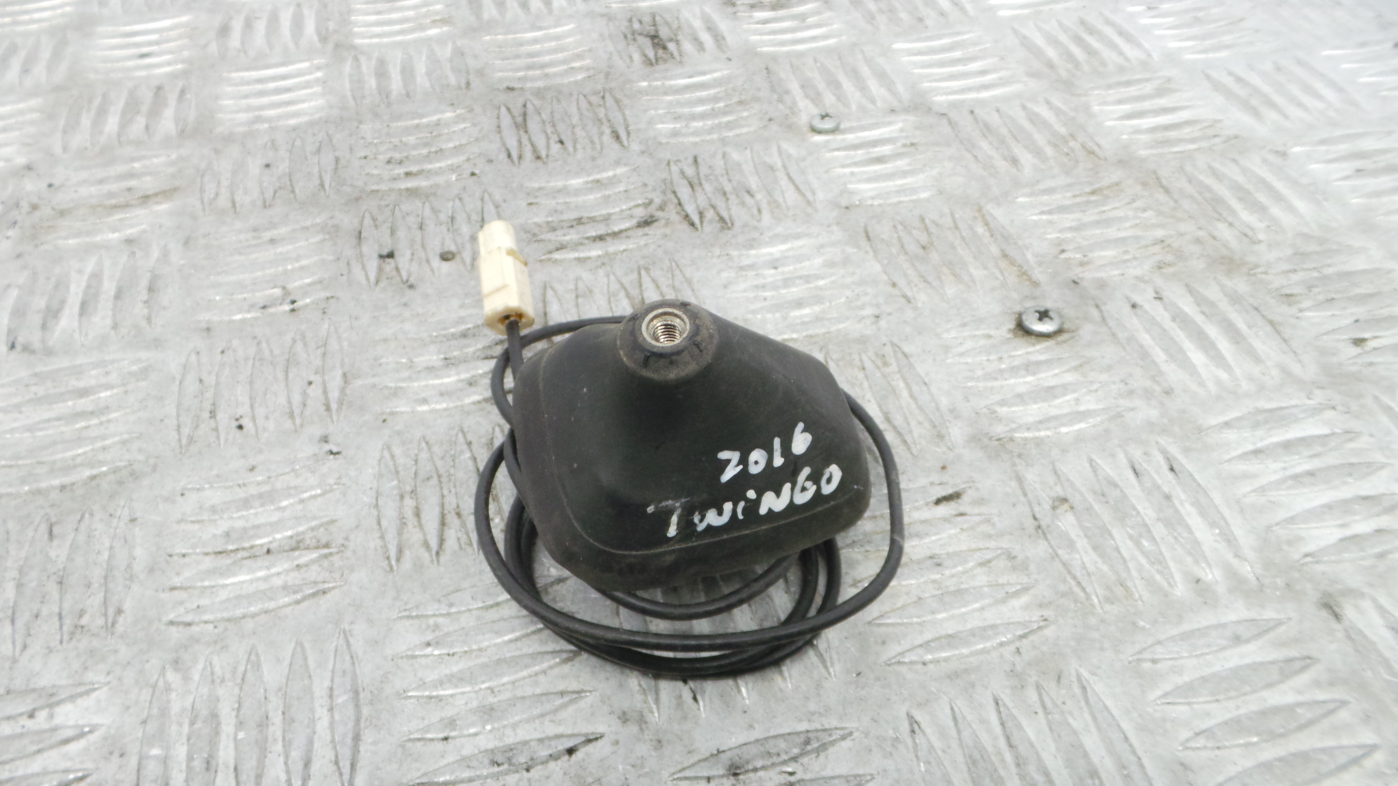 Antena - RENAULT TWINGO III (BCM_, BCA_)-38347404 Antena - RENAULT TWINGO III (BCM_, BCA_)-38347404