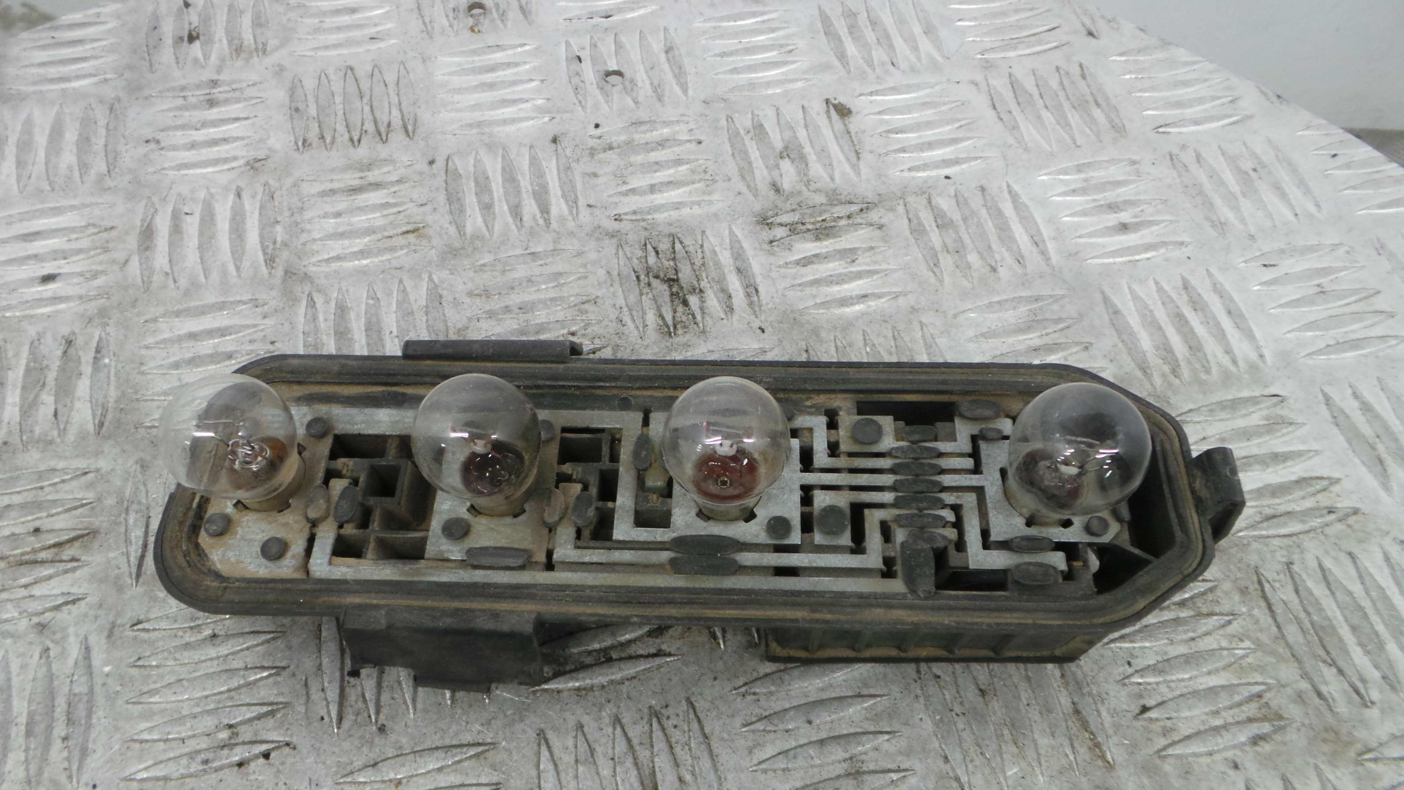 Suporte Lampadas Tras Esquerdo  - RENAULT CLIO II (BB_, CB_), CLIO Mk II (BB_, CB_)-38349025