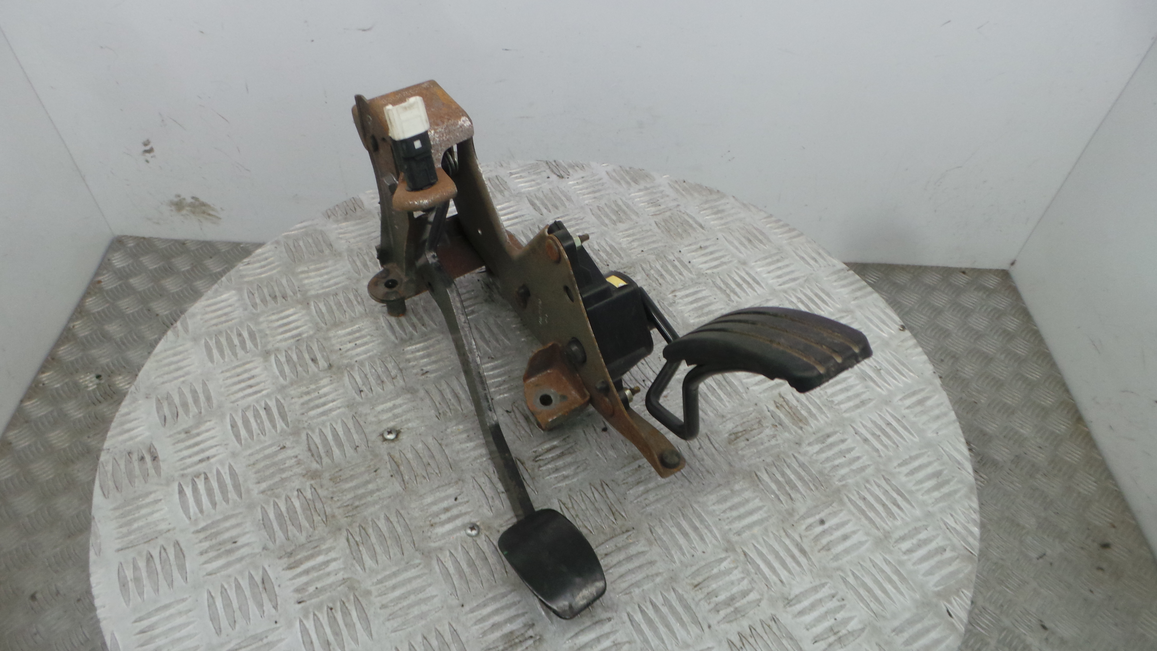 Pedal do Travão 8200470029A - RENAULT CLIO III (BR0/1, CR0/1)-38349452