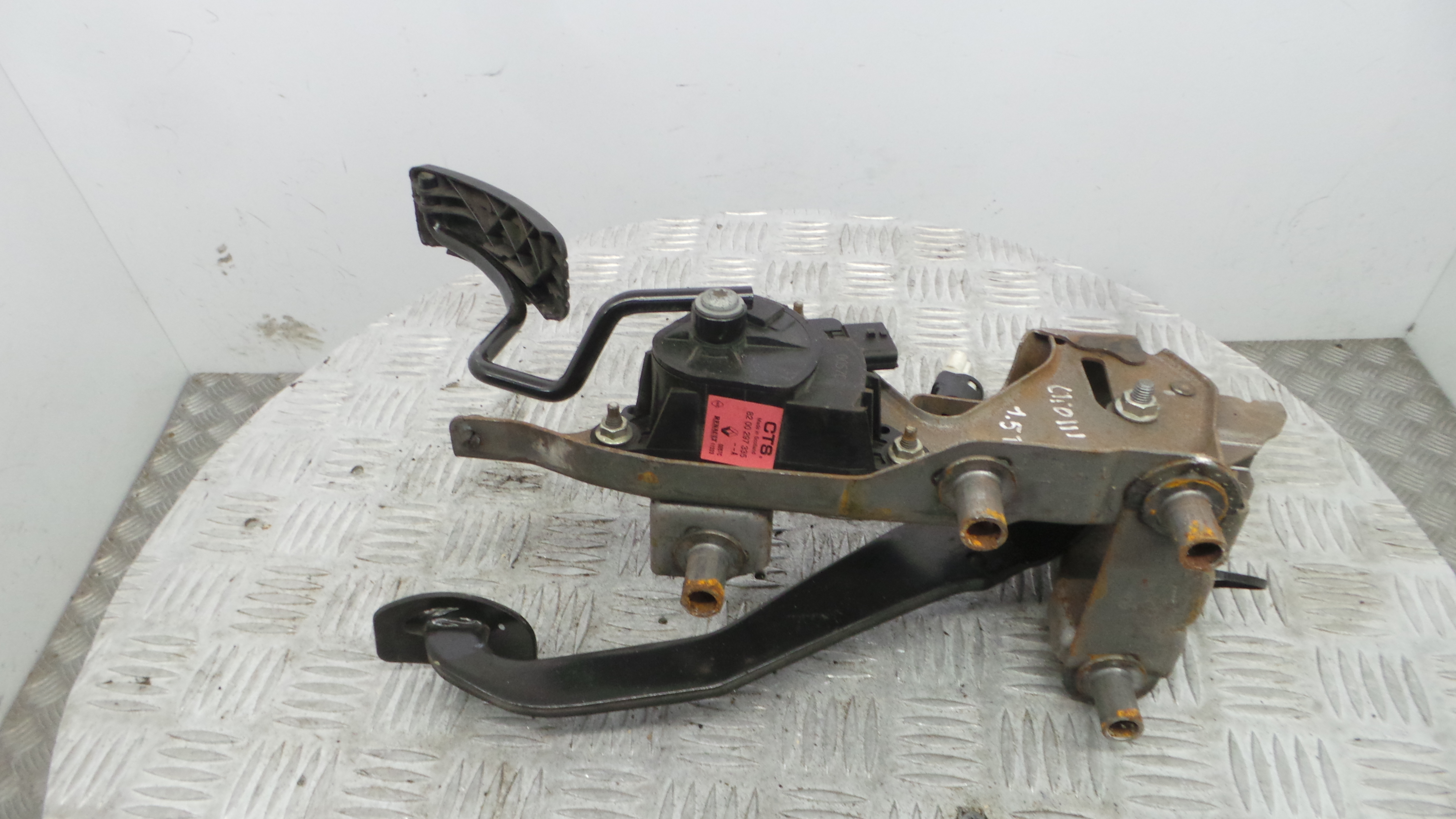 Pedal do Travão 8200470029A - RENAULT CLIO III (BR0/1, CR0/1)-38349452