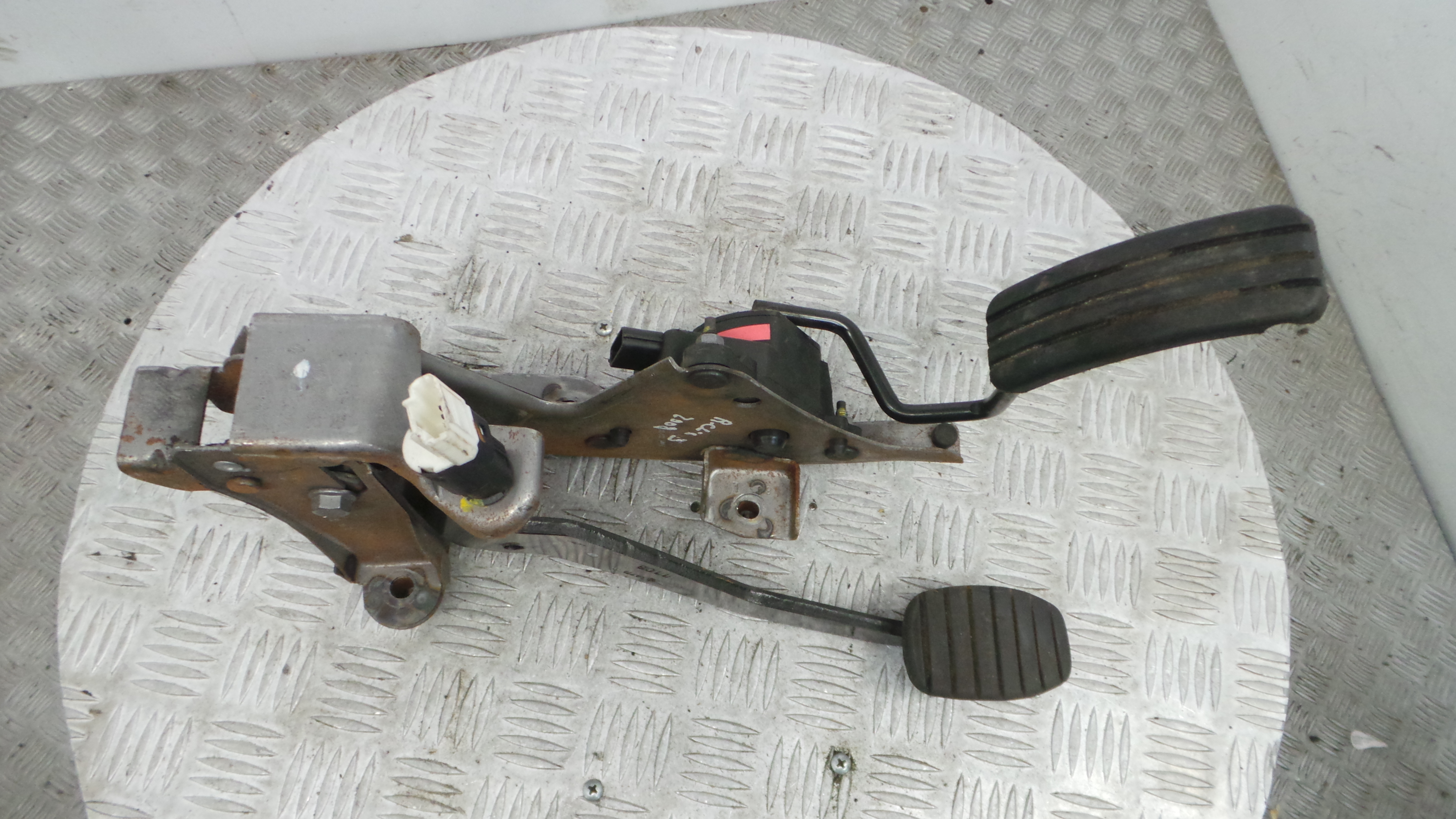 Pedal do Travão 8200711631 - RENAULT CLIO III (BR0/1, CR0/1)-38349467