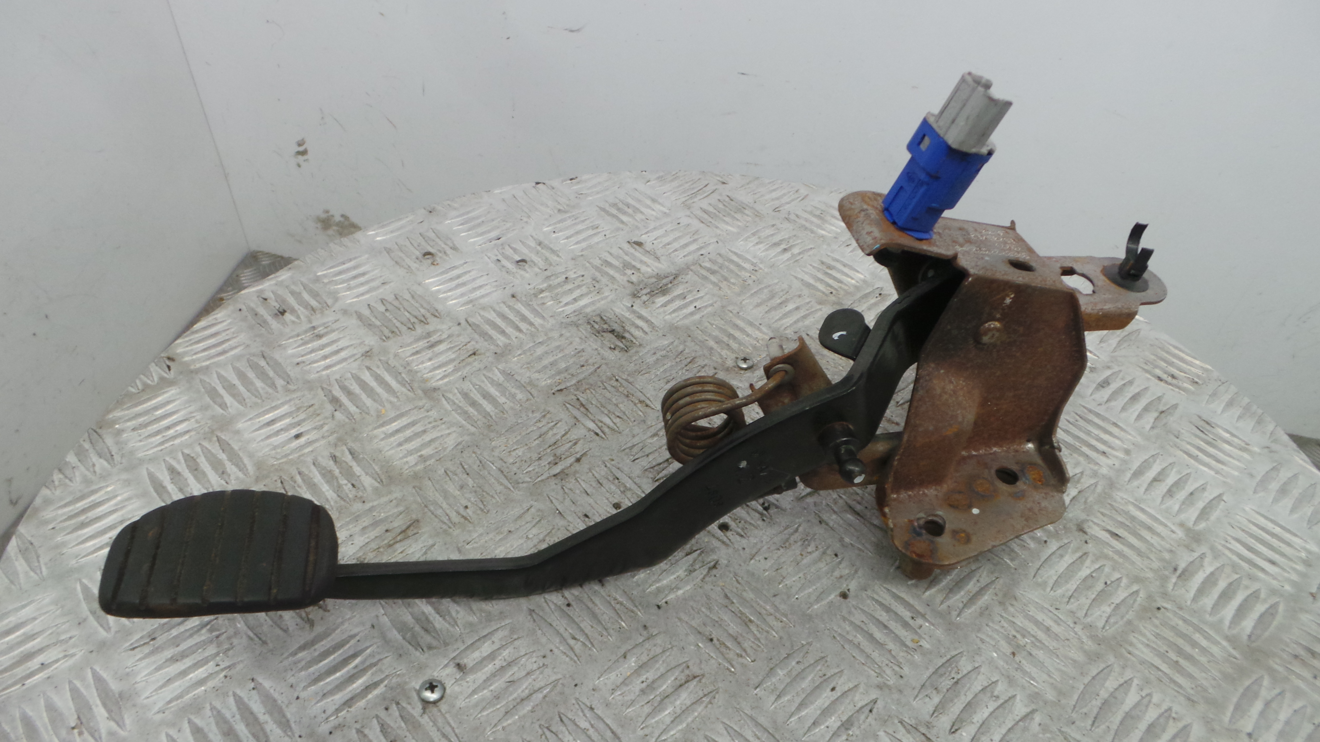 Pedal do Travão 8200727352A - RENAULT CLIO III (BR0/1, CR0/1)-38349523