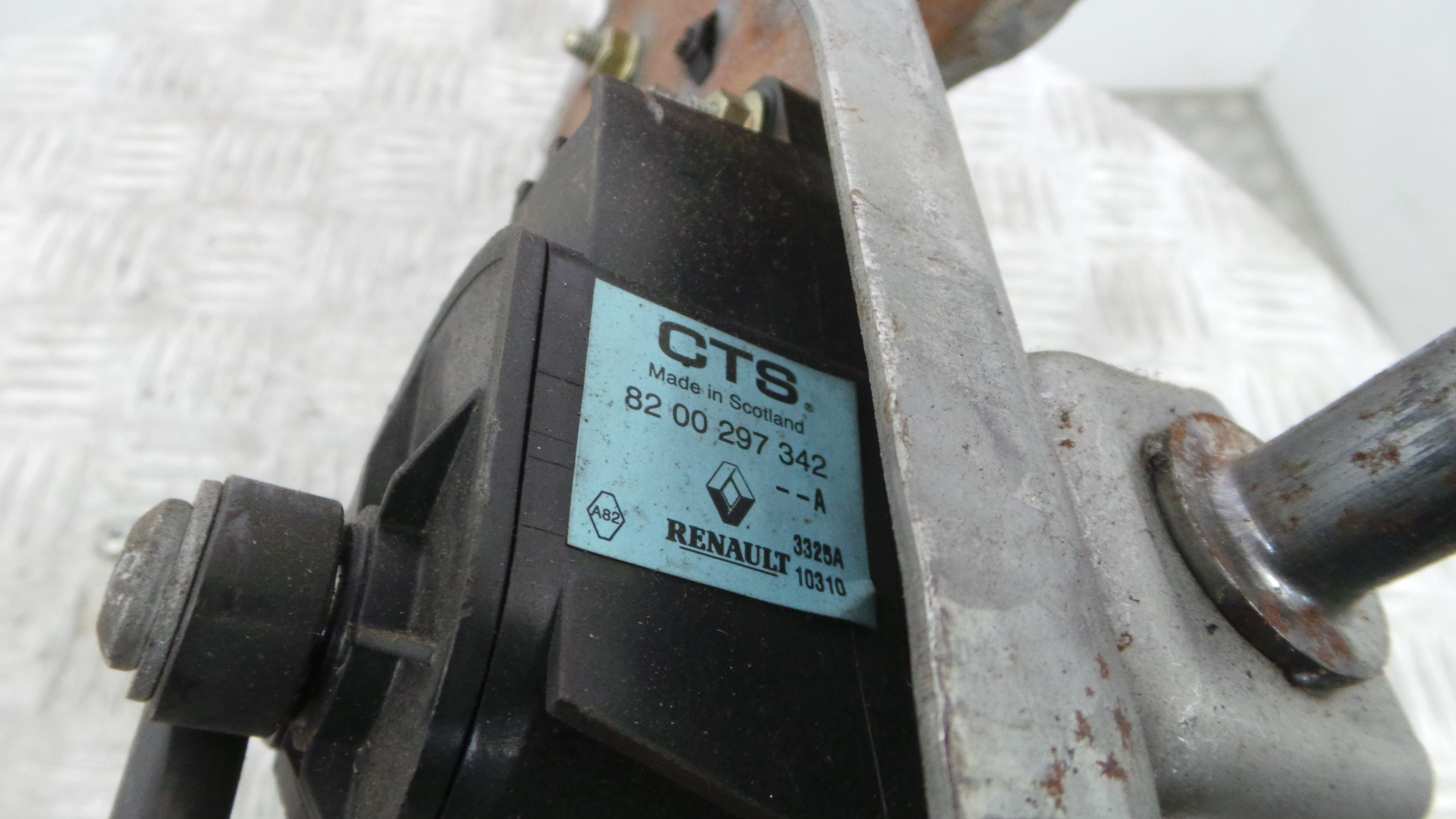 Pedal do Travão 8200275889A - RENAULT CLIO III (BR0/1, CR0/1)-38349526