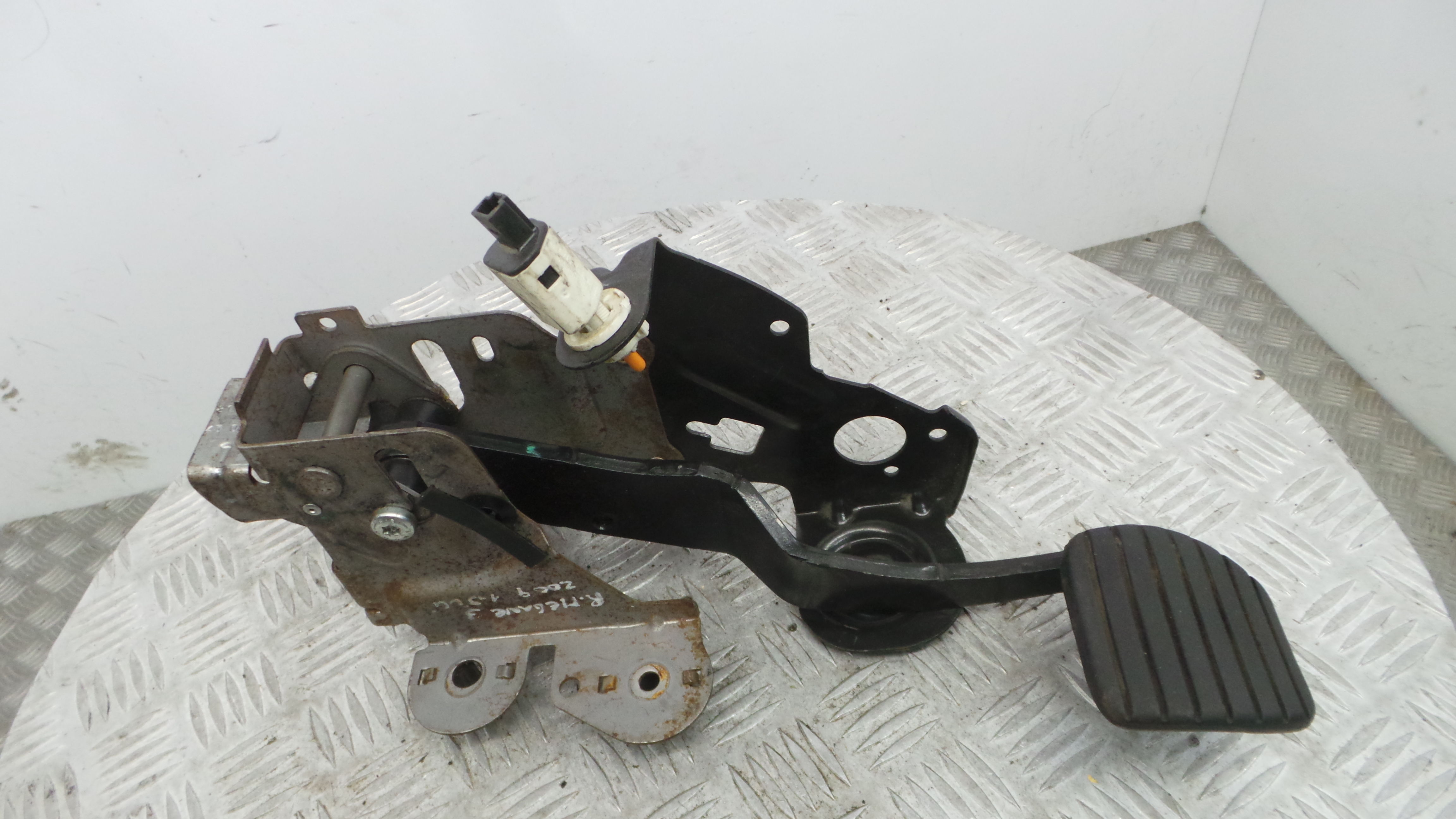 Pedal do Travão 465010015R - RENAULT MEGANE III Hatchback (BZ0/1_, B3_)-38349545