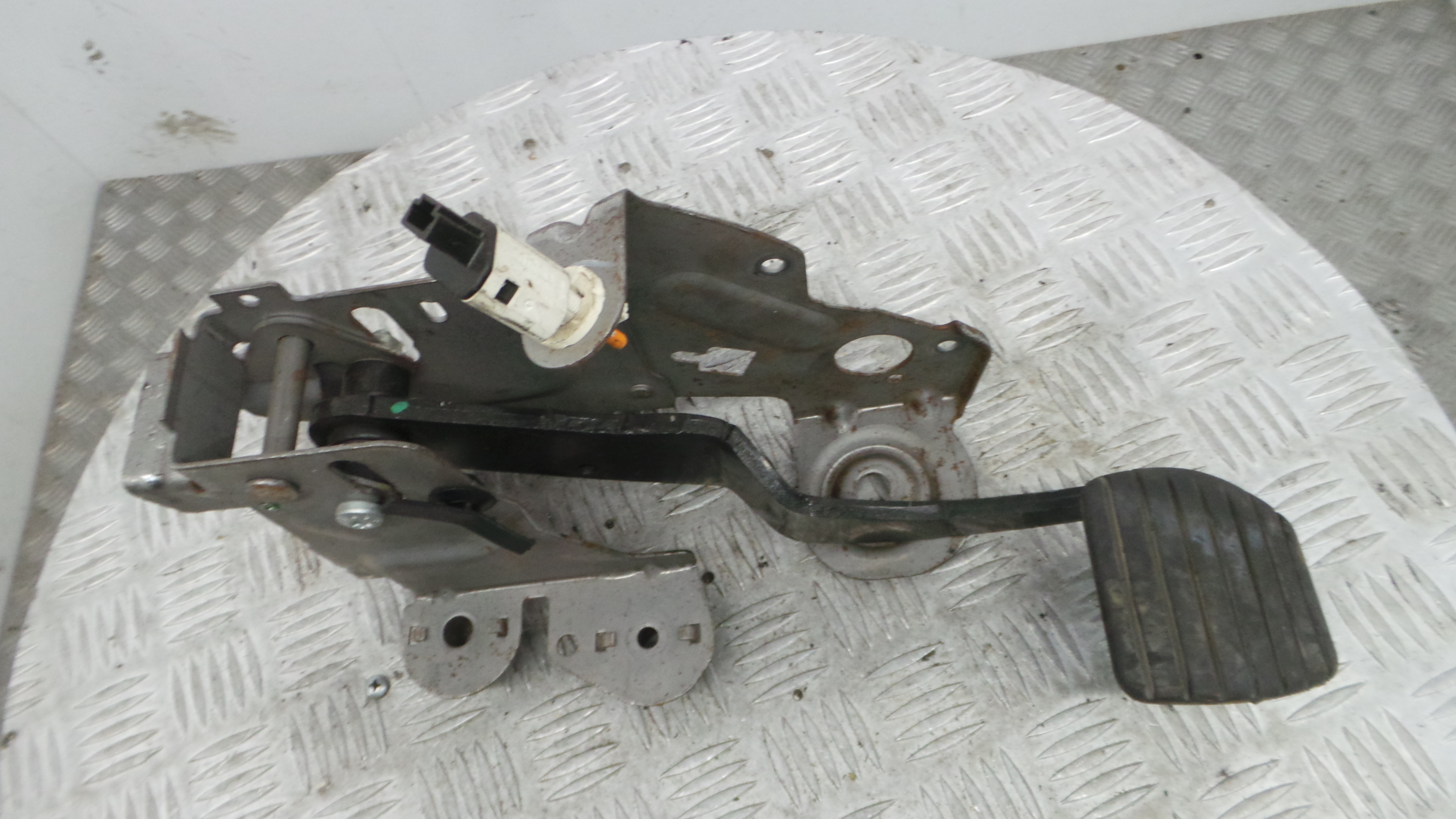 Pedal do Travão 465010015R - RENAULT MEGANE III Hatchback (BZ0/1_, B3_)-38349567