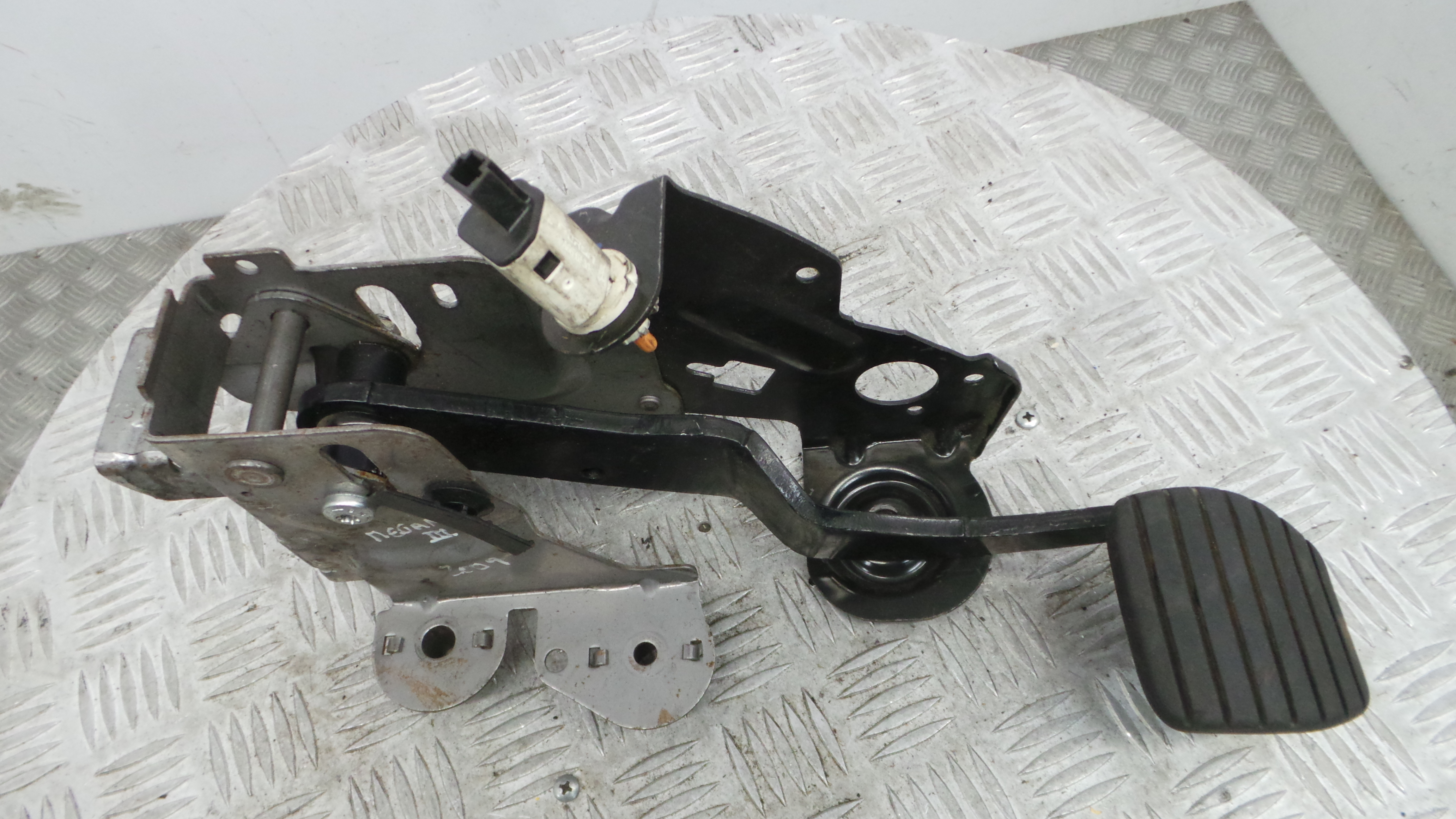 Pedal do Travão 465010015R - RENAULT MEGANE III Hatchback (BZ0/1_, B3_)-38349596