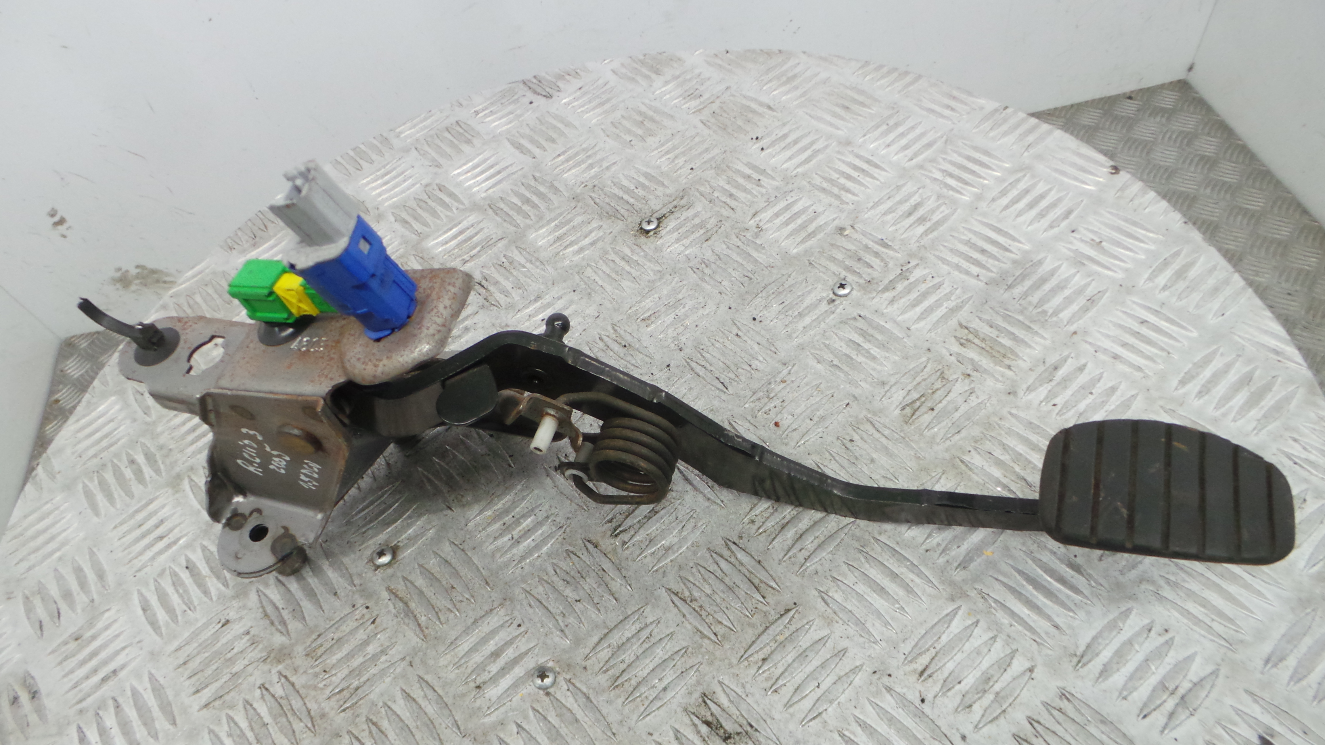 Pedal de Embraiagem 8200275899A - RENAULT CLIO III (BR0/1, CR0/1)-38349602