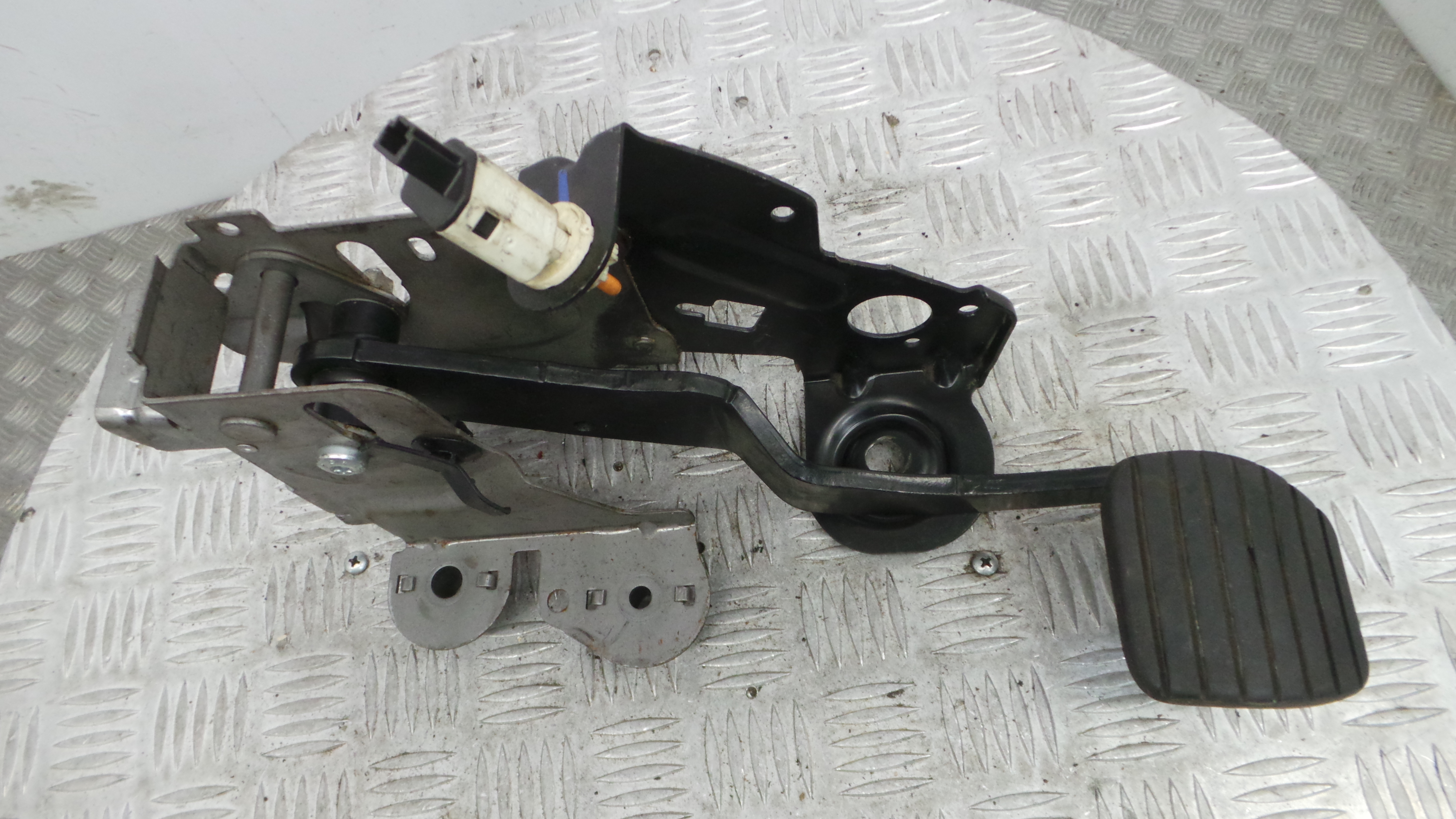 Pedal do Travão 465010015R - RENAULT MEGANE III Hatchback (BZ0/1_, B3_)-38349610