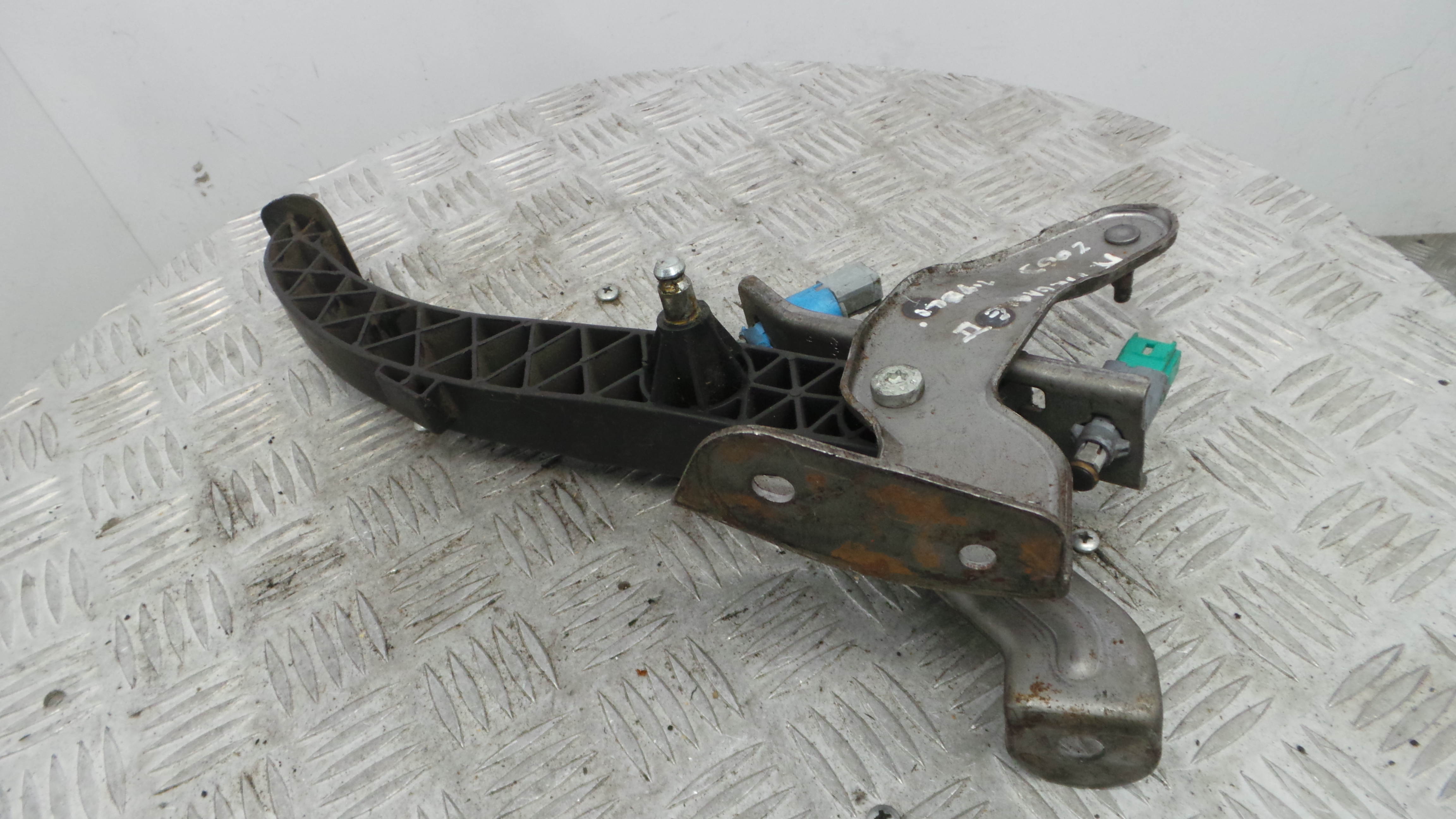 Pedal de Embraiagem  - RENAULT MEGANE II (BM0/1_, CM0/1_)-38349619