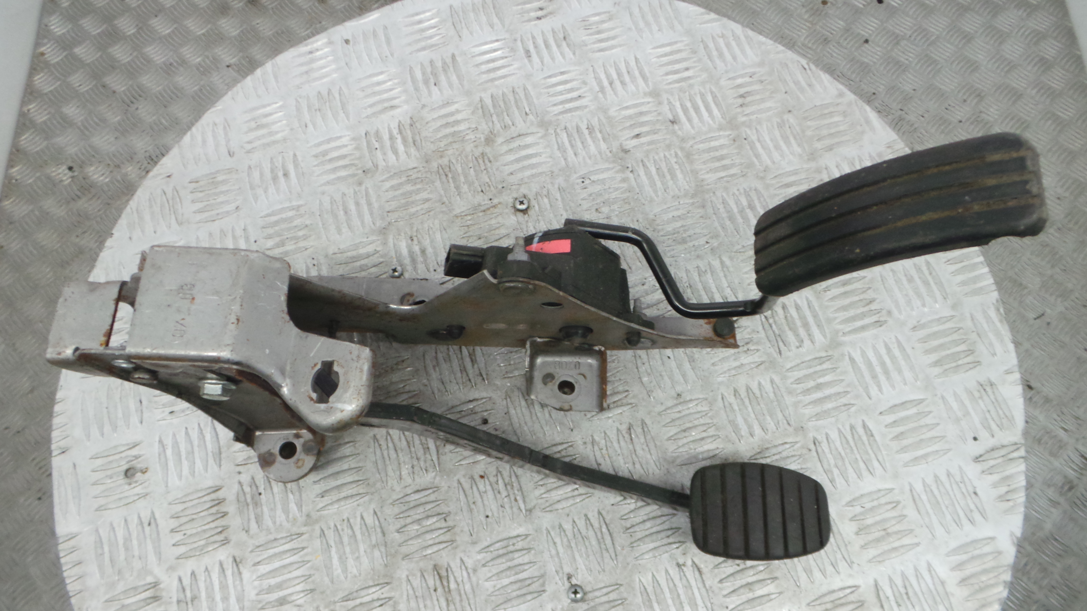 Pedal do Travão 8200696862A - RENAULT CLIO III (BR0/1, CR0/1)-38349643