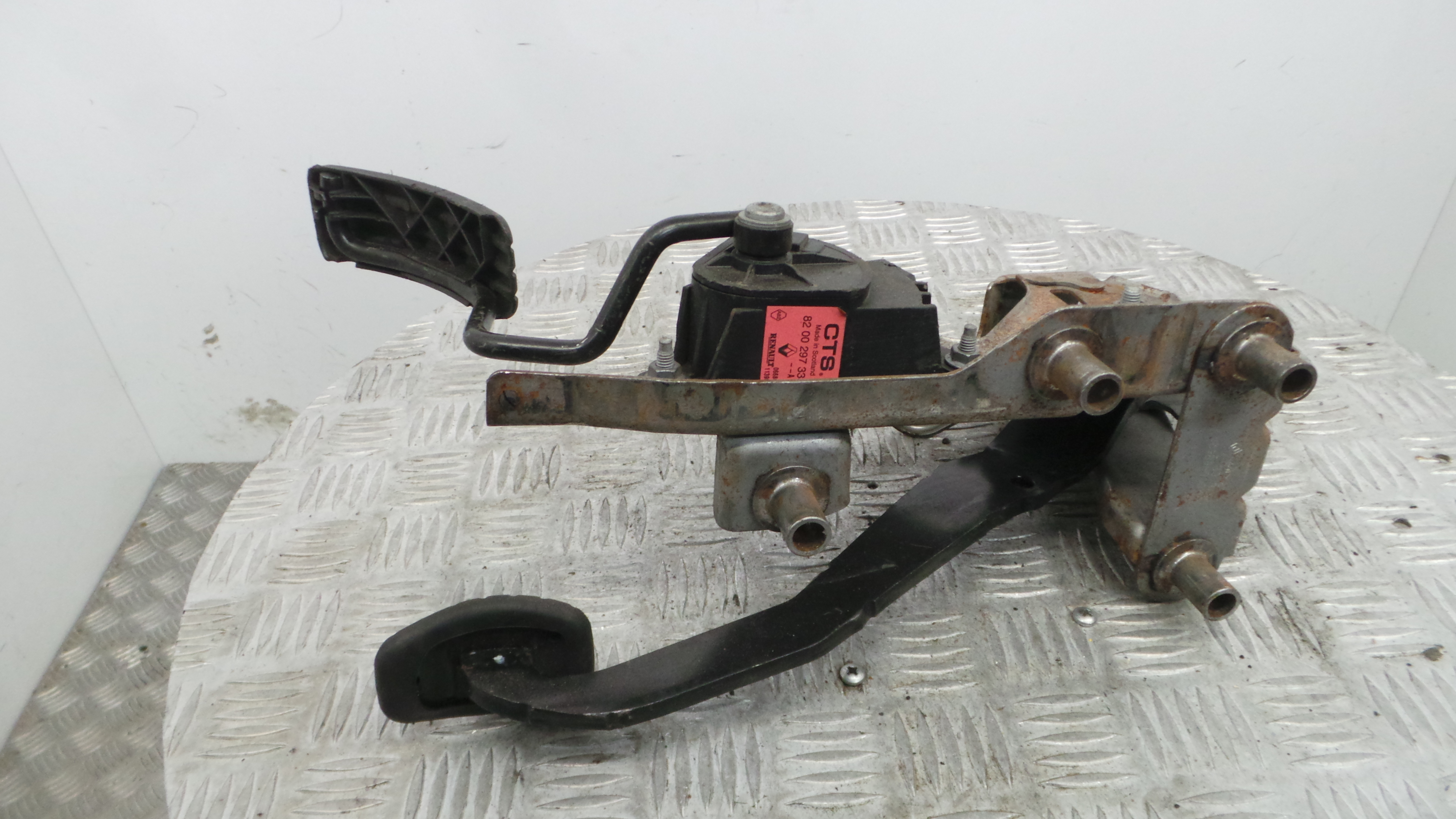 Pedal do Travão 8200696862A - RENAULT CLIO III (BR0/1, CR0/1)-38349643