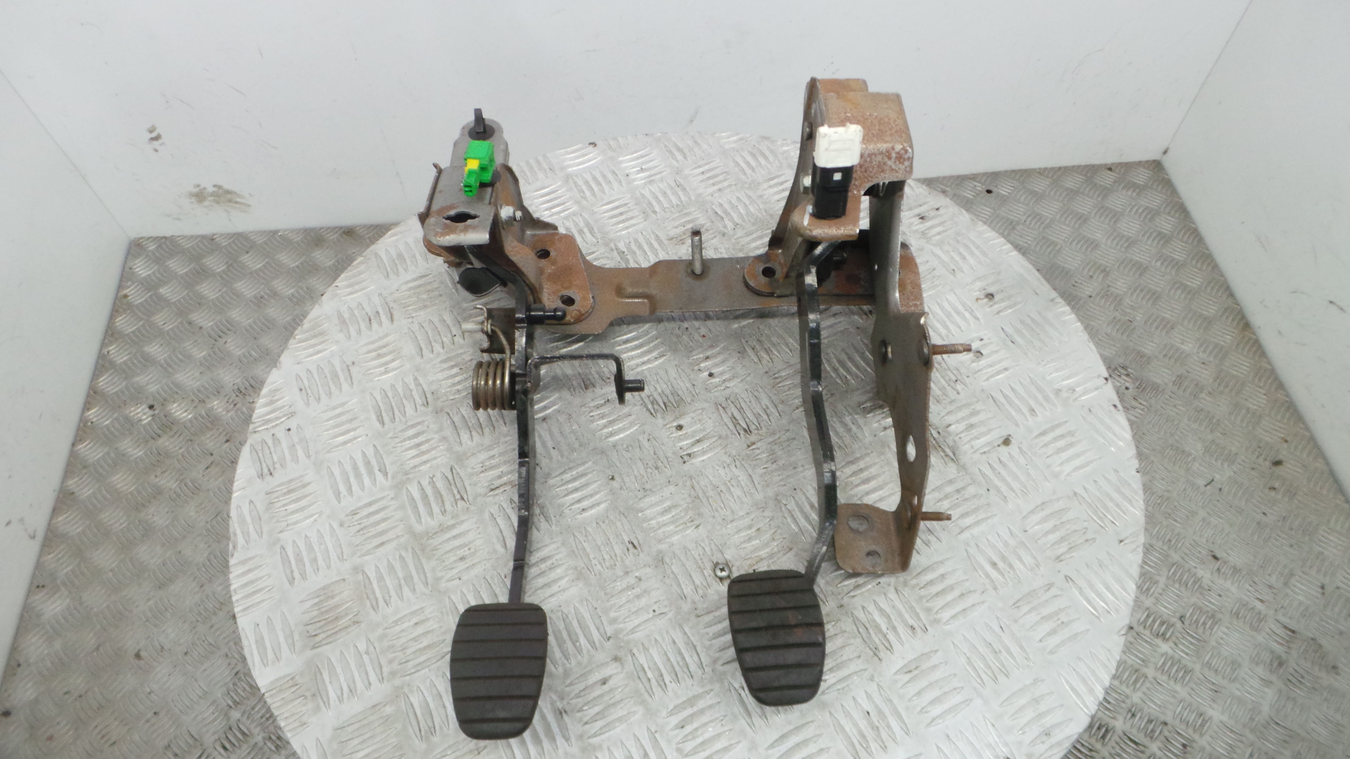 Pedal do Travão  - RENAULT CLIO III (BR0/1, CR0/1)-38349654