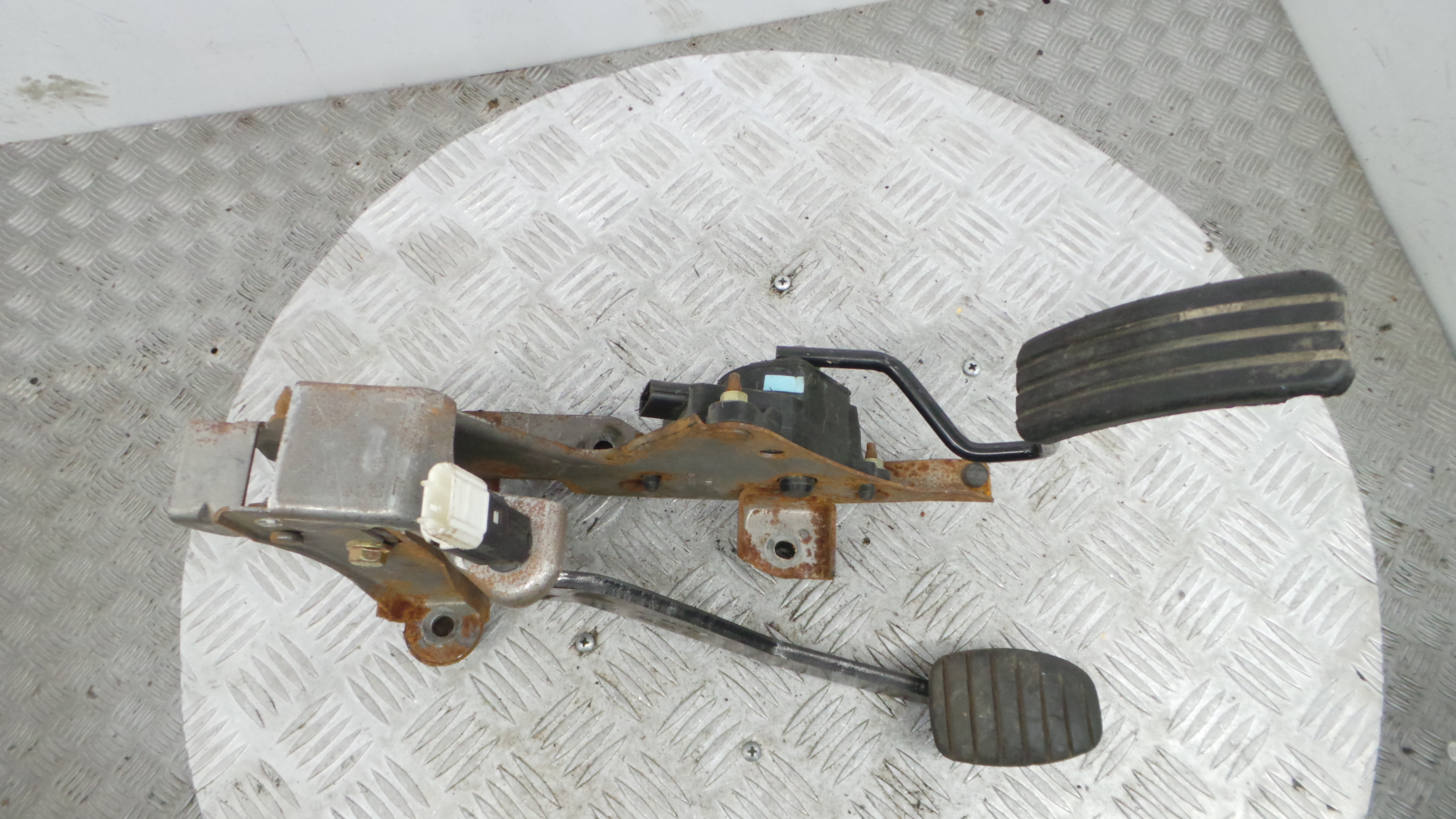 Pedal do Travão 8200470029A - RENAULT CLIO III (BR0/1, CR0/1)-38349670