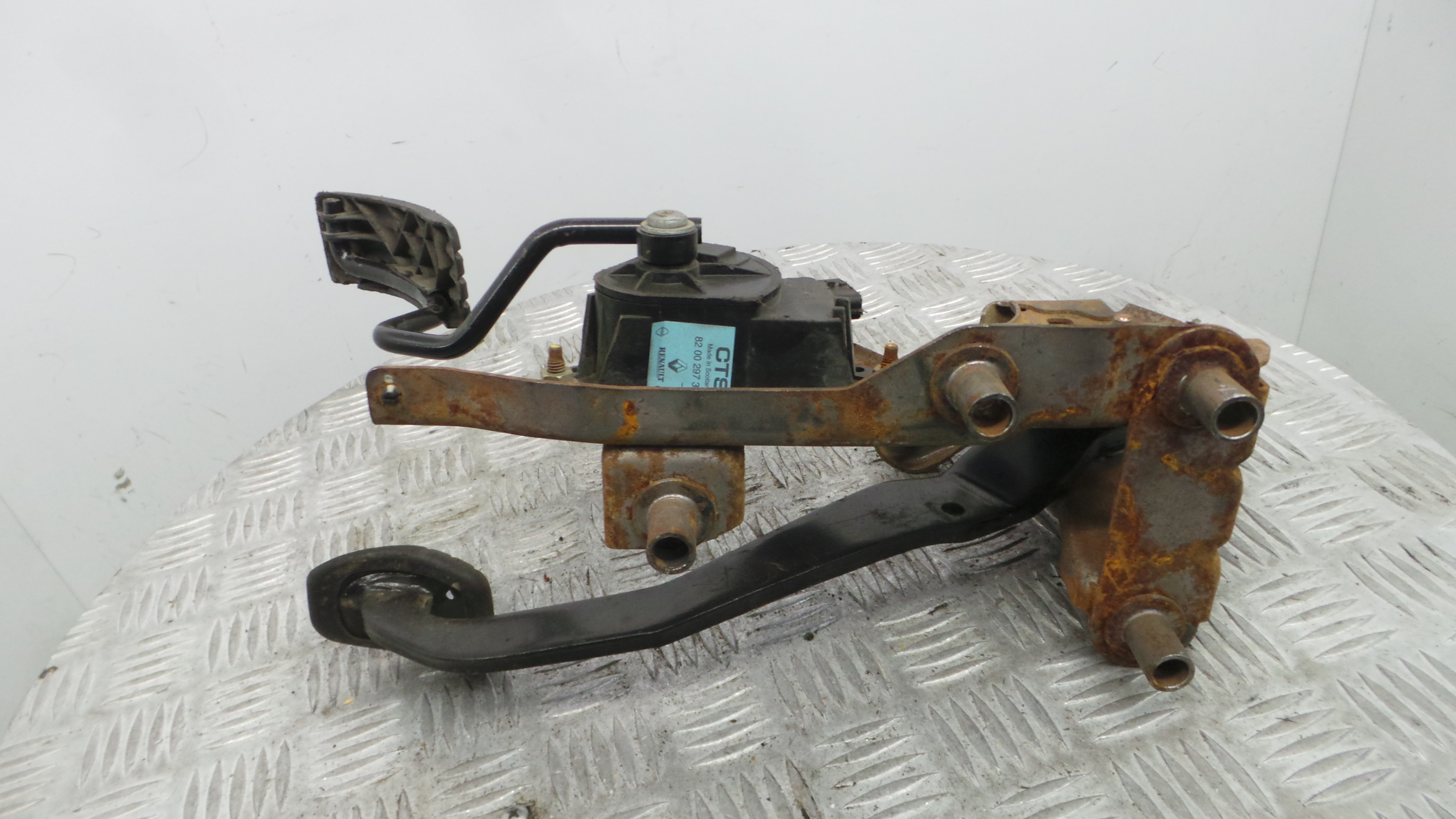 Pedal do Travão 8200470029A - RENAULT CLIO III (BR0/1, CR0/1)-38349670