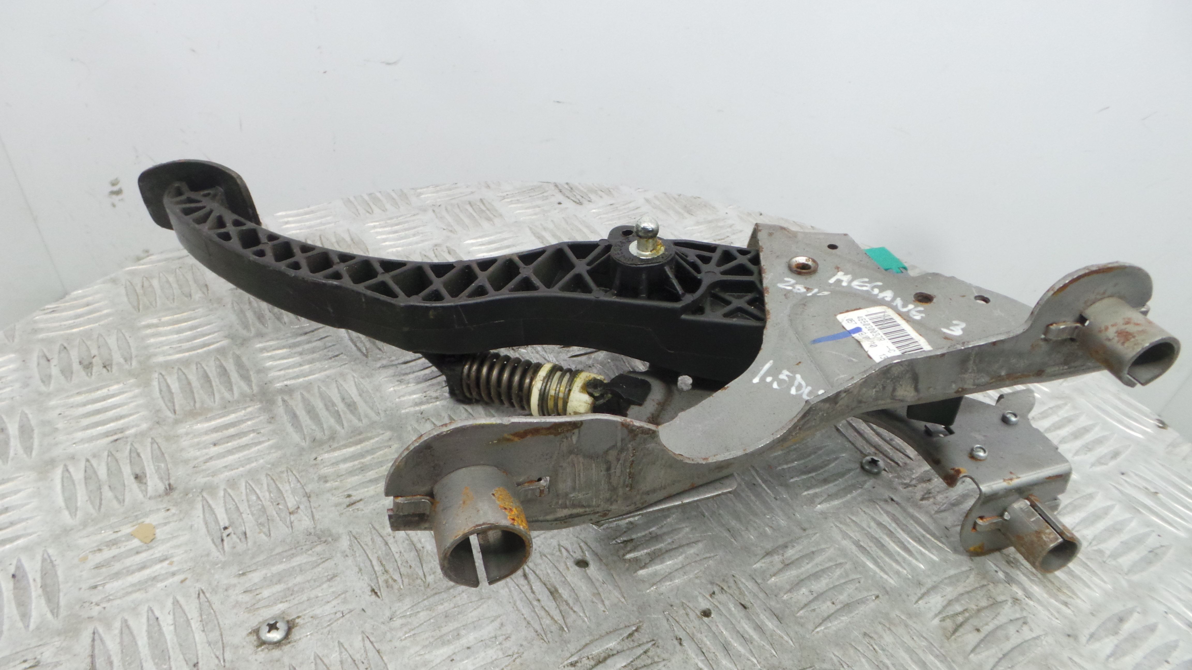 Pedal de Embraiagem 465030037R - RENAULT MEGANE III Hatchback (BZ0/1_, B3_)-38349811