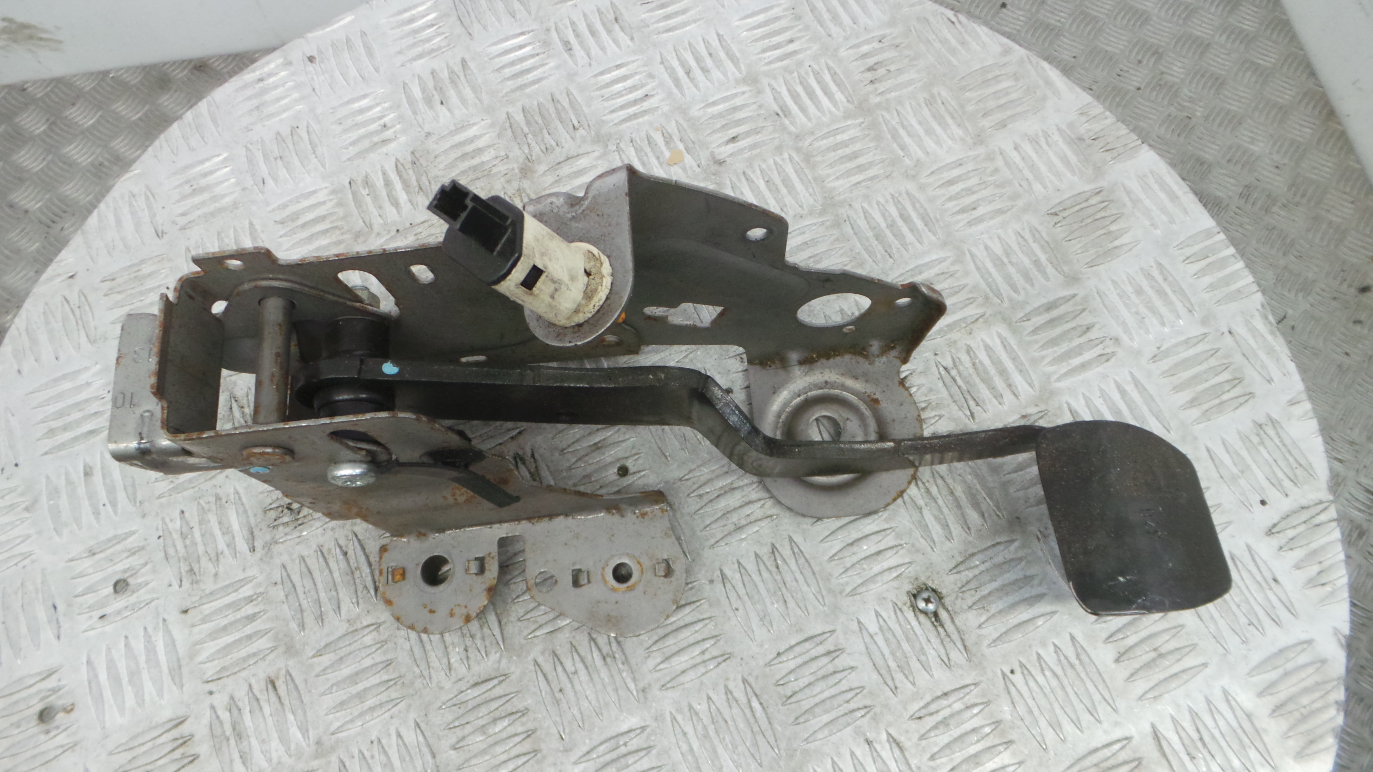 Pedal do Travão 465010015R - RENAULT MEGANE III Hatchback (BZ0/1_, B3_)-38349816 Pedal do Travão 465010015R - RENAULT MEGANE III Hatchback (BZ0/1_, B3_)-38349816