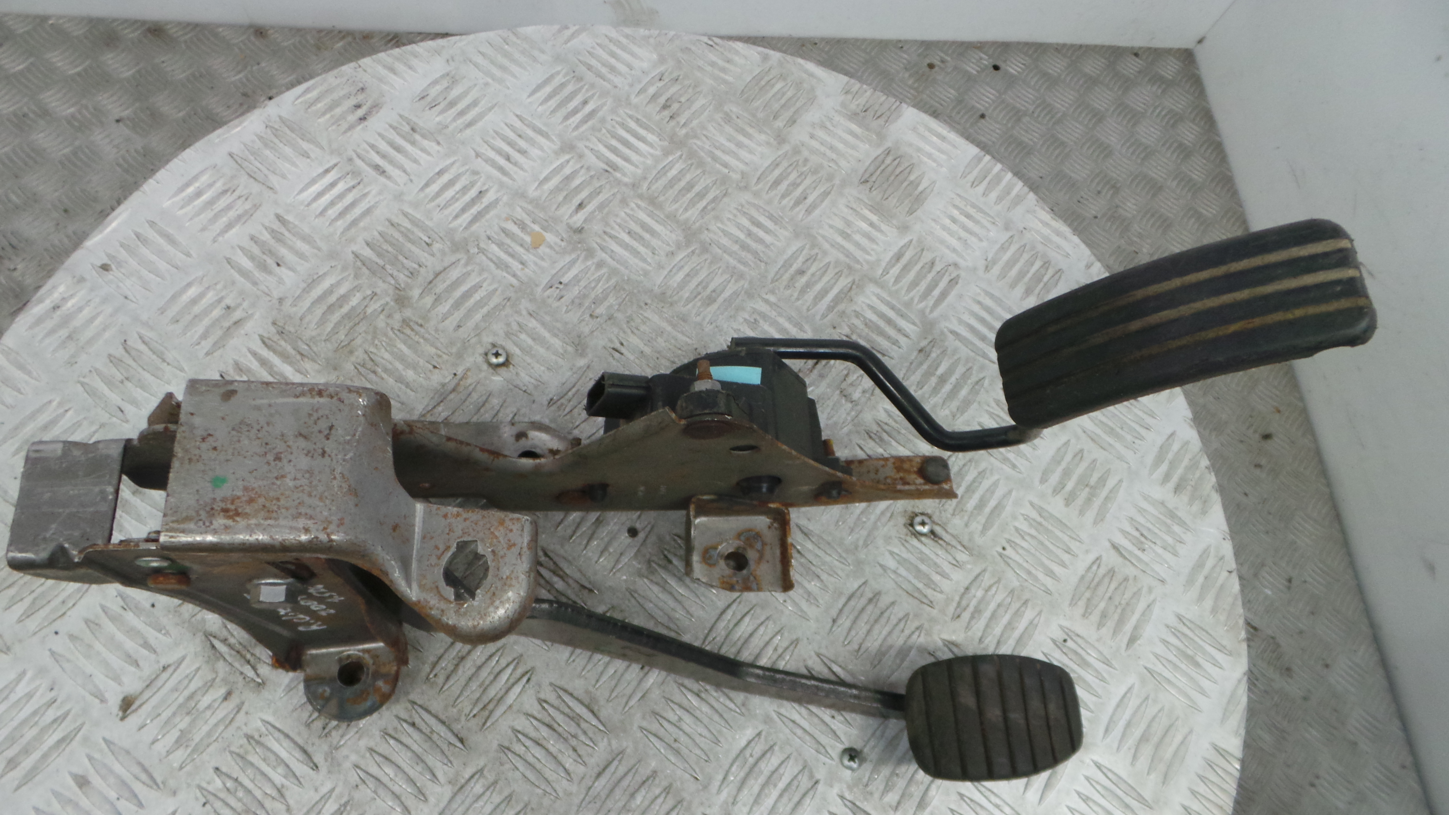 Pedal do Travão 8200711631 - RENAULT CLIO III (BR0/1, CR0/1)-38349819 Pedal do Travão 8200711631 - RENAULT CLIO III (BR0/1, CR0/1)-38349819