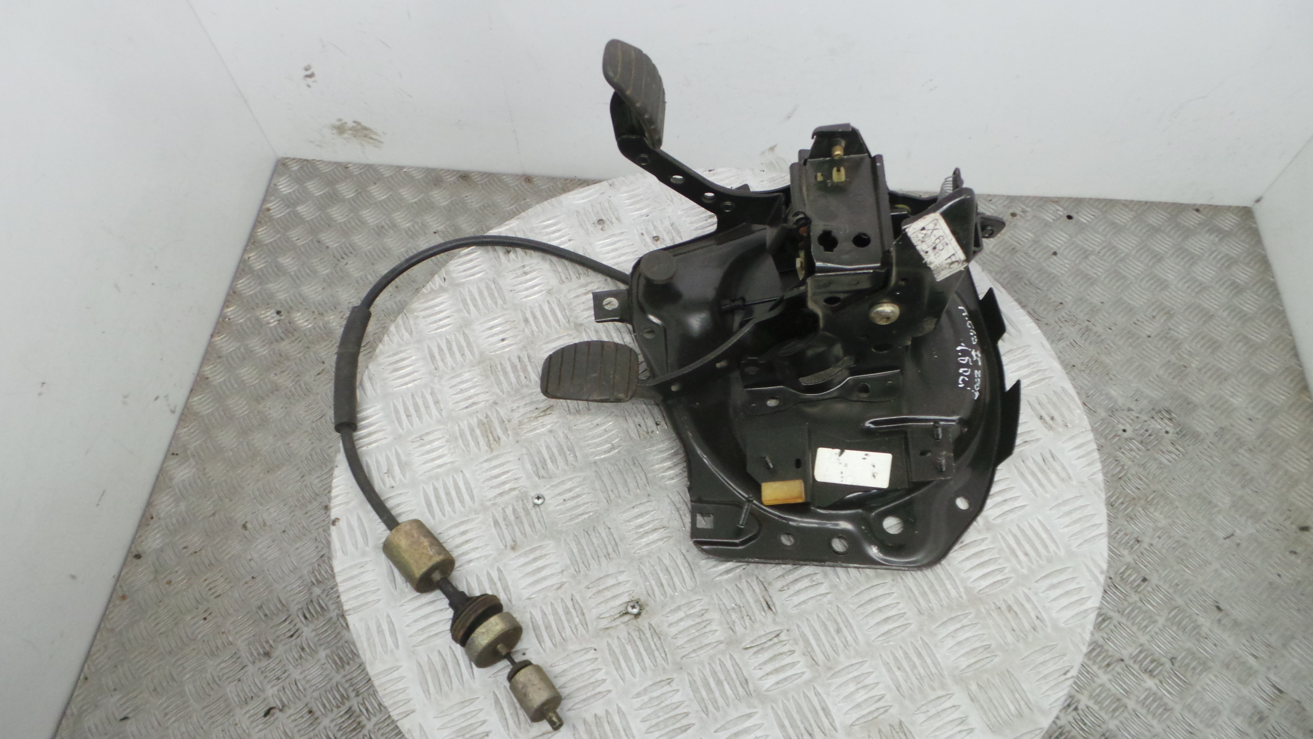 Pedal do Travão - RENAULT CLIO II (BB_, CB_), CLIO Mk II (BB_, CB_)-38349823 Pedal do Travão - RENAULT CLIO II (BB_, CB_), CLIO Mk II (BB_, CB_)-38349823