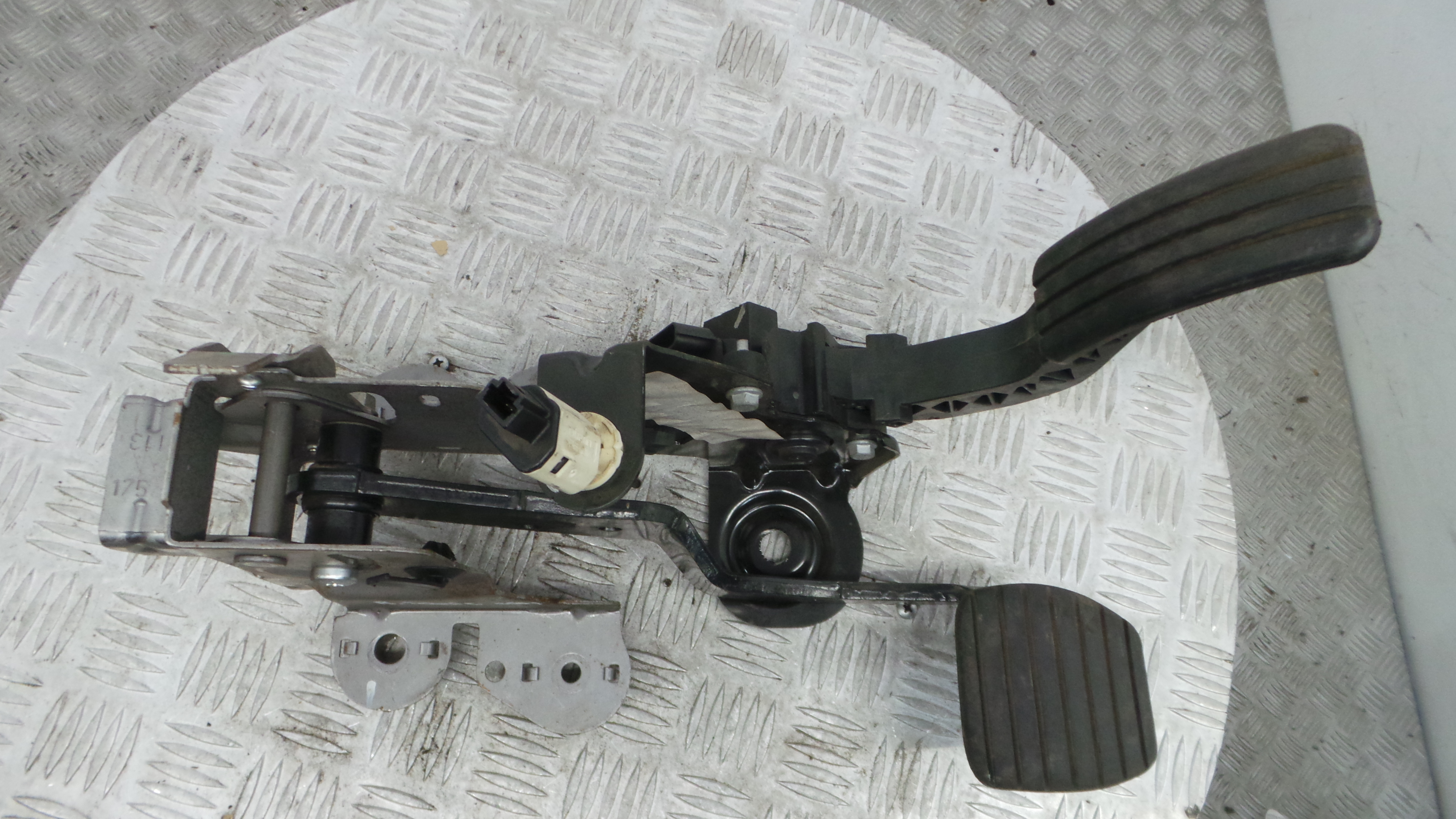 Pedal do Travão 465010016R - RENAULT SCÉNIC III (JZ0/1_)-38349825 Pedal do Travão 465010016R - RENAULT SCÉNIC III (JZ0/1_)-38349825